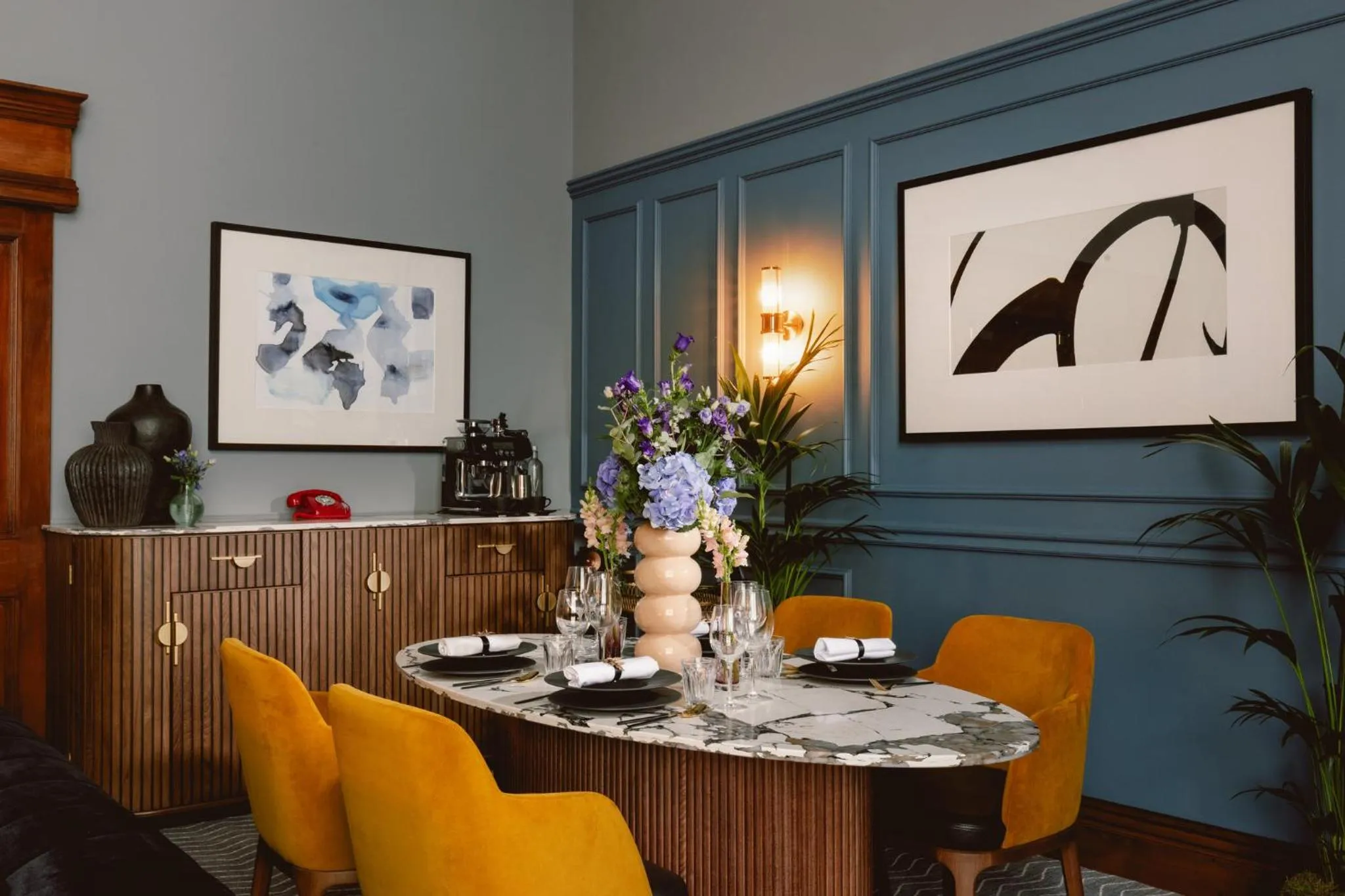 Photo of the whole room in Kimpton Clocktower by IHG