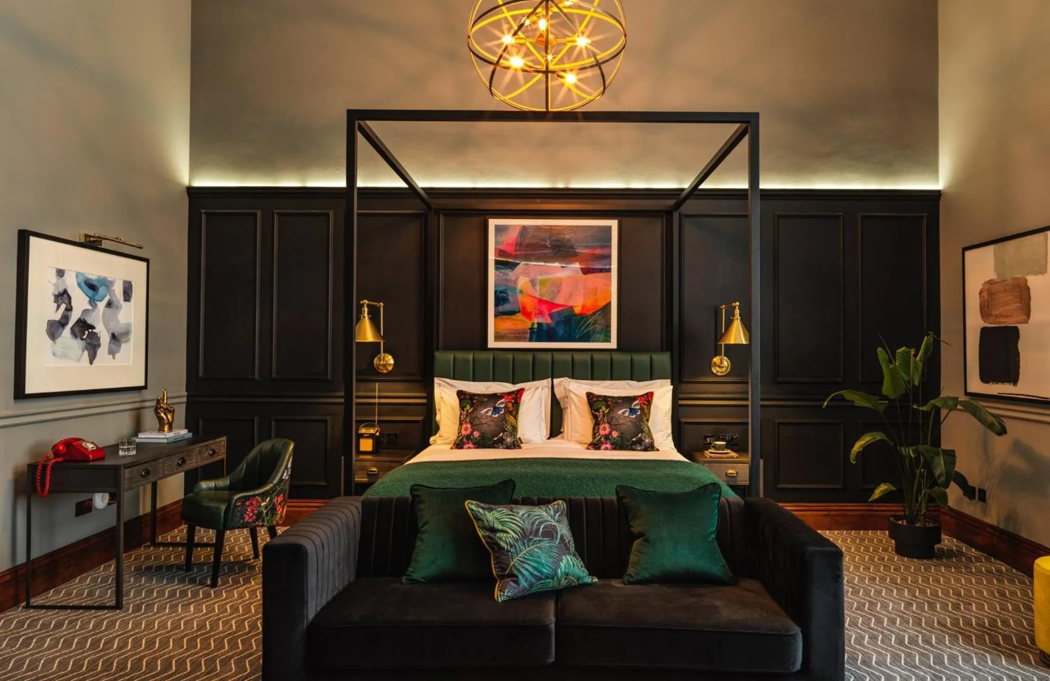 Photo of the whole room in Kimpton Clocktower by IHG