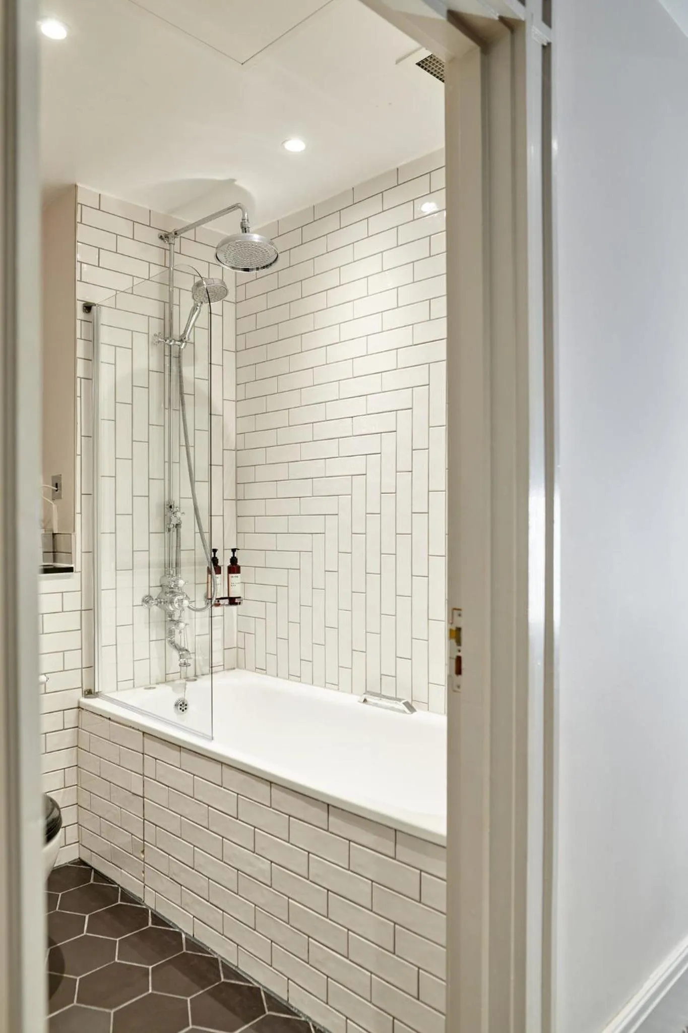 Photo of the whole room in Kimpton Clocktower by IHG