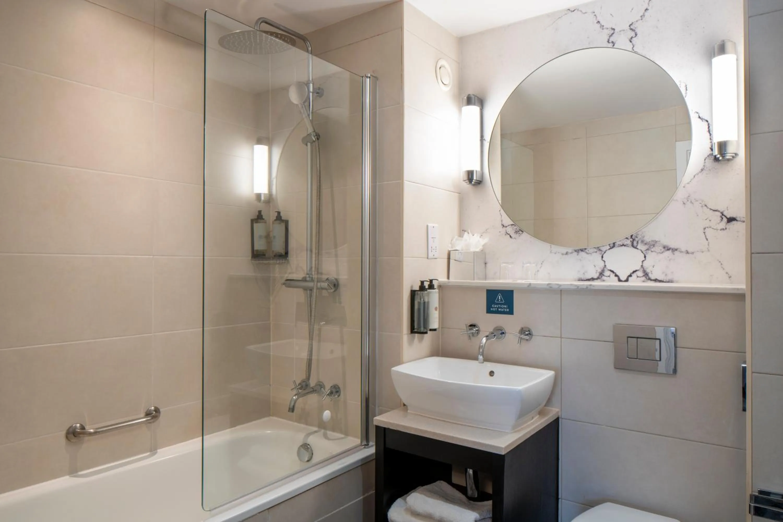 Shower in London Chigwell Prince Regent Hotel, BW Signature Collection