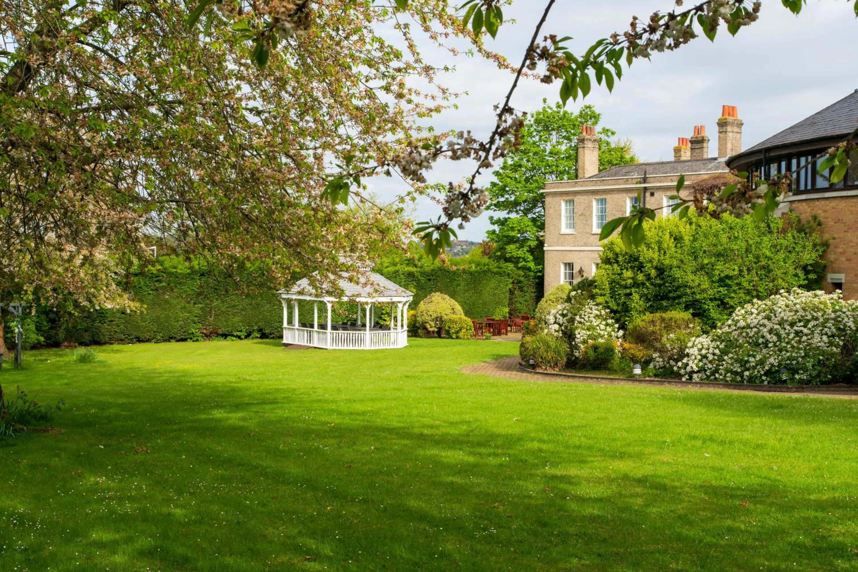 Property building in London Chigwell Prince Regent Hotel, BW Signature Collection