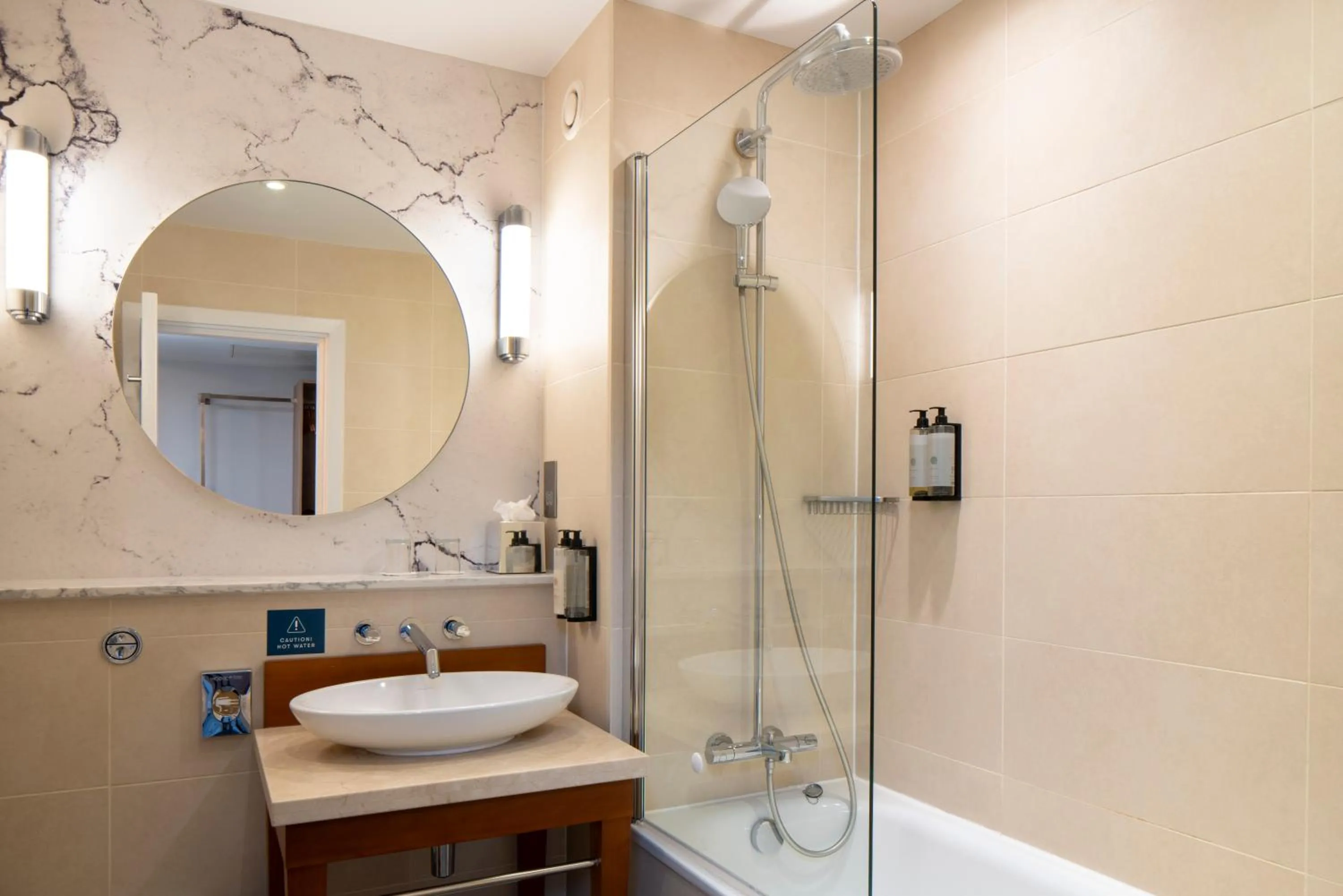 Shower in London Chigwell Prince Regent Hotel, BW Signature Collection