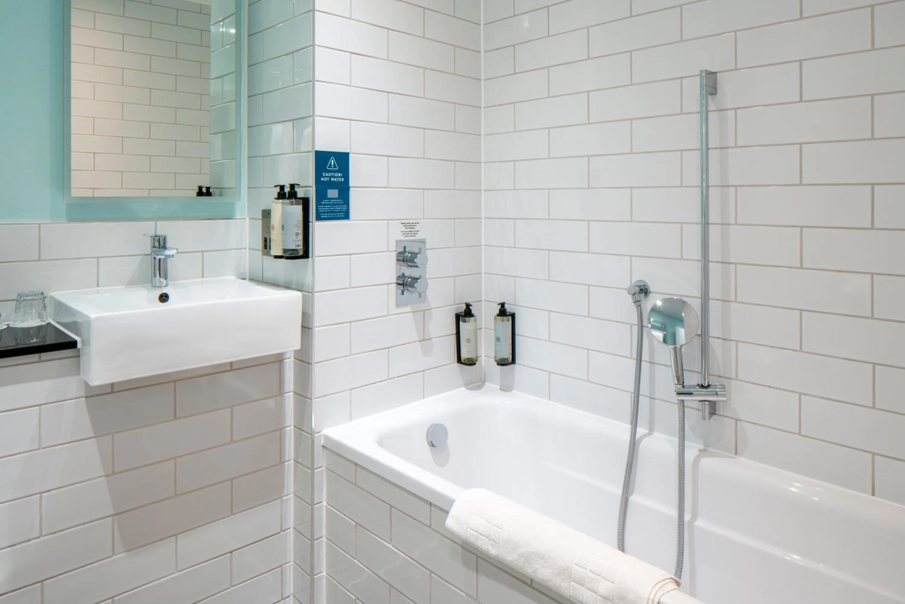 Shower in London Chigwell Prince Regent Hotel, BW Signature Collection