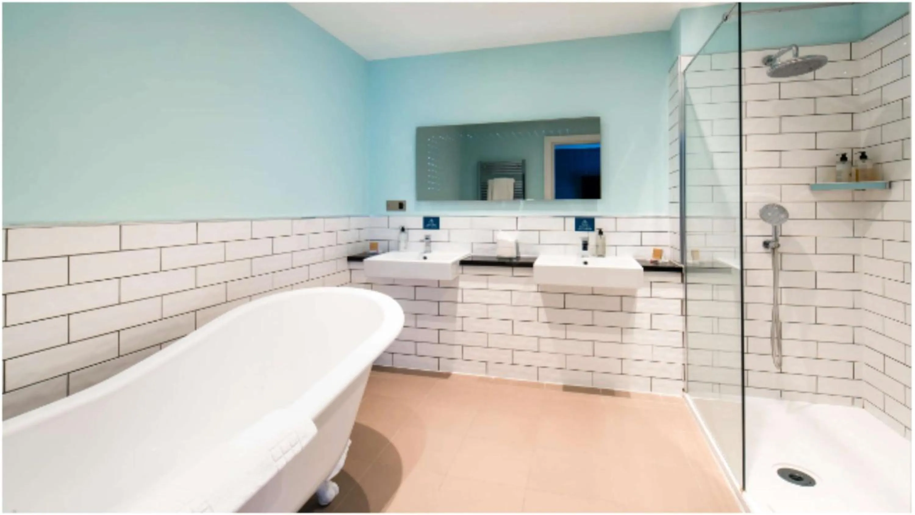 Bathroom in London Chigwell Prince Regent Hotel, BW Signature Collection