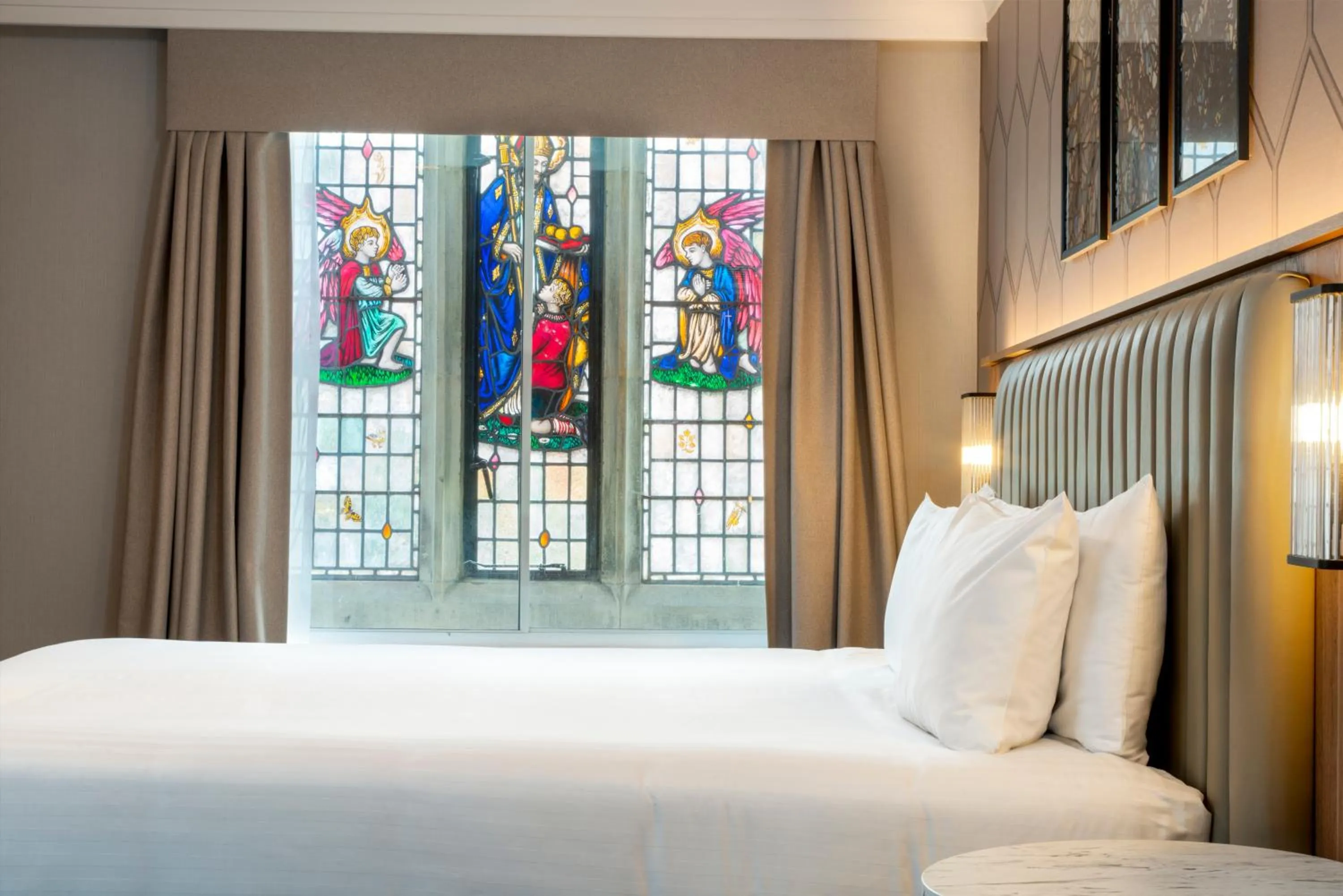 Bed in London Chigwell Prince Regent Hotel, BW Signature Collection