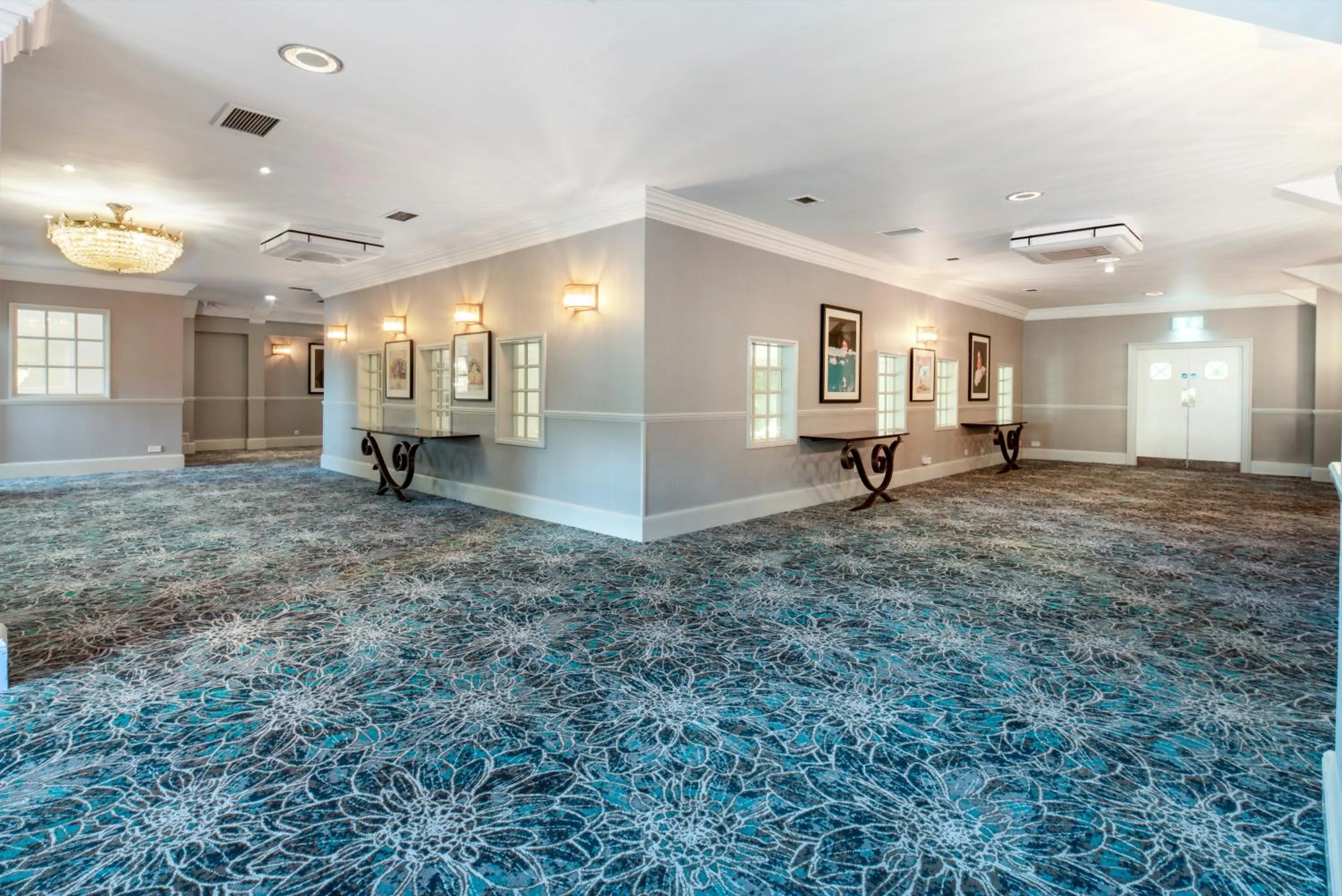 Property building in London Chigwell Prince Regent Hotel, BW Signature Collection