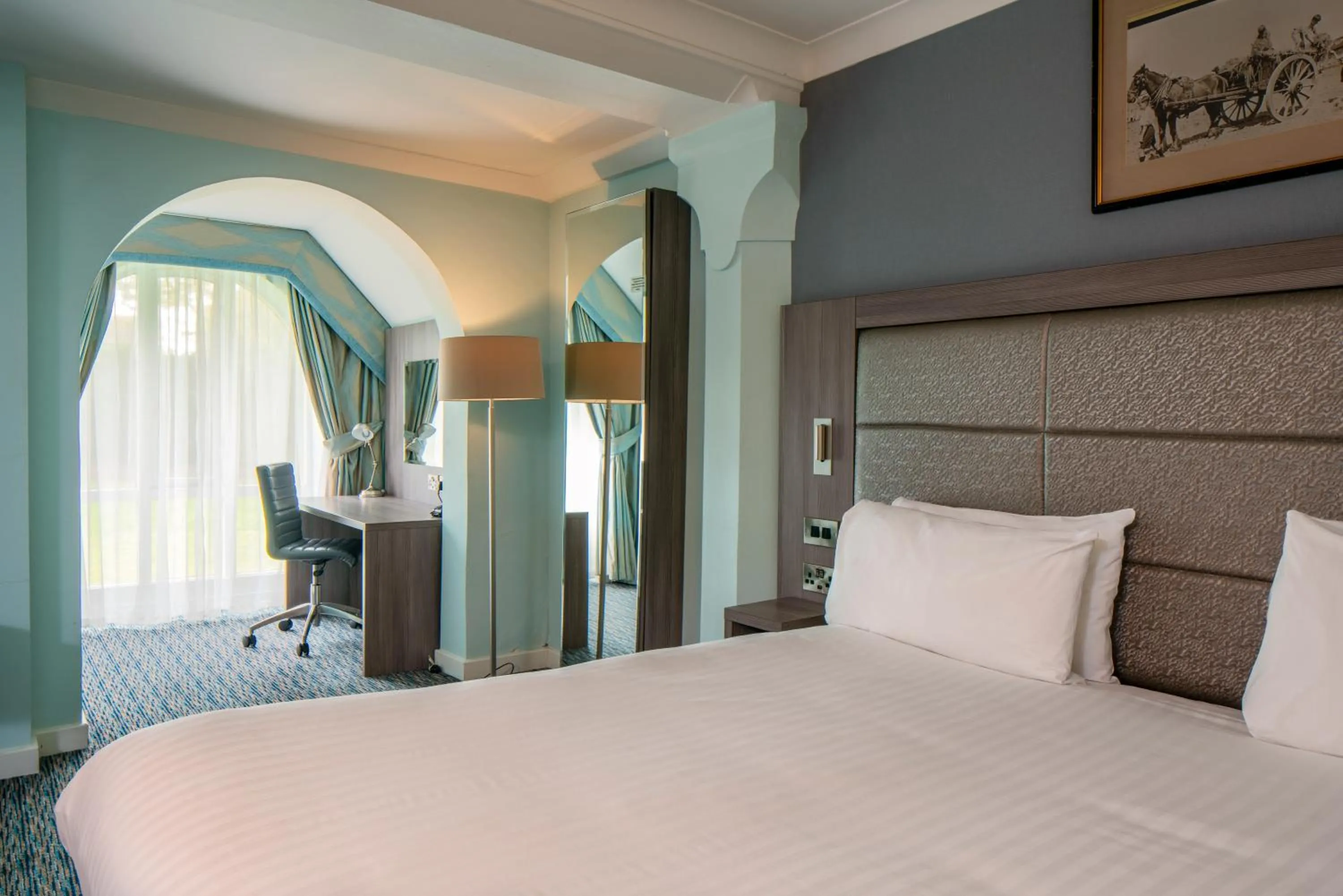 Bed in London Chigwell Prince Regent Hotel, BW Signature Collection