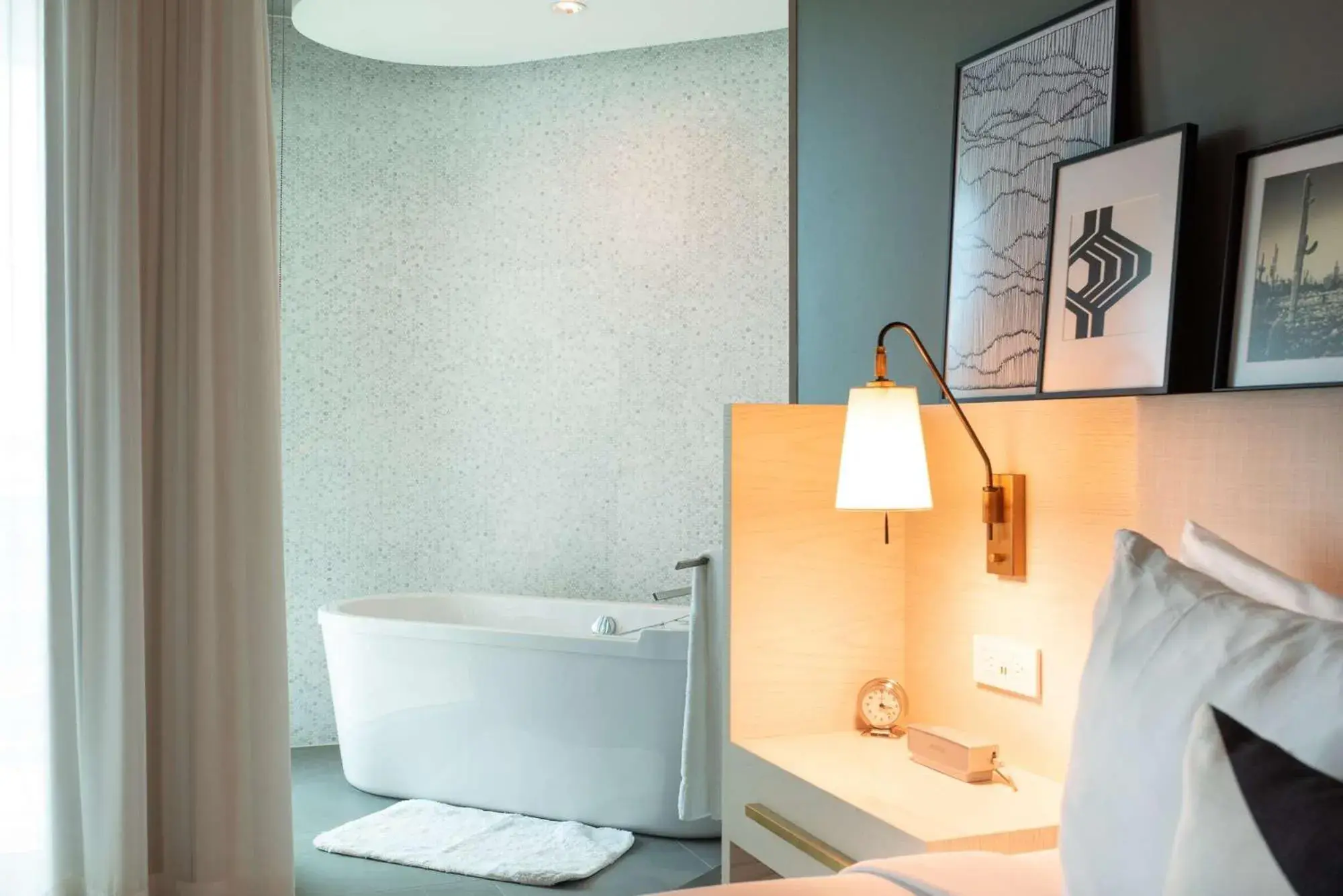 Accessible Immerse Premium King in Mountain Shadows Resort Scottsdale Accessible Immerse Premium King in Mountain Shadows Resort Scottsdale