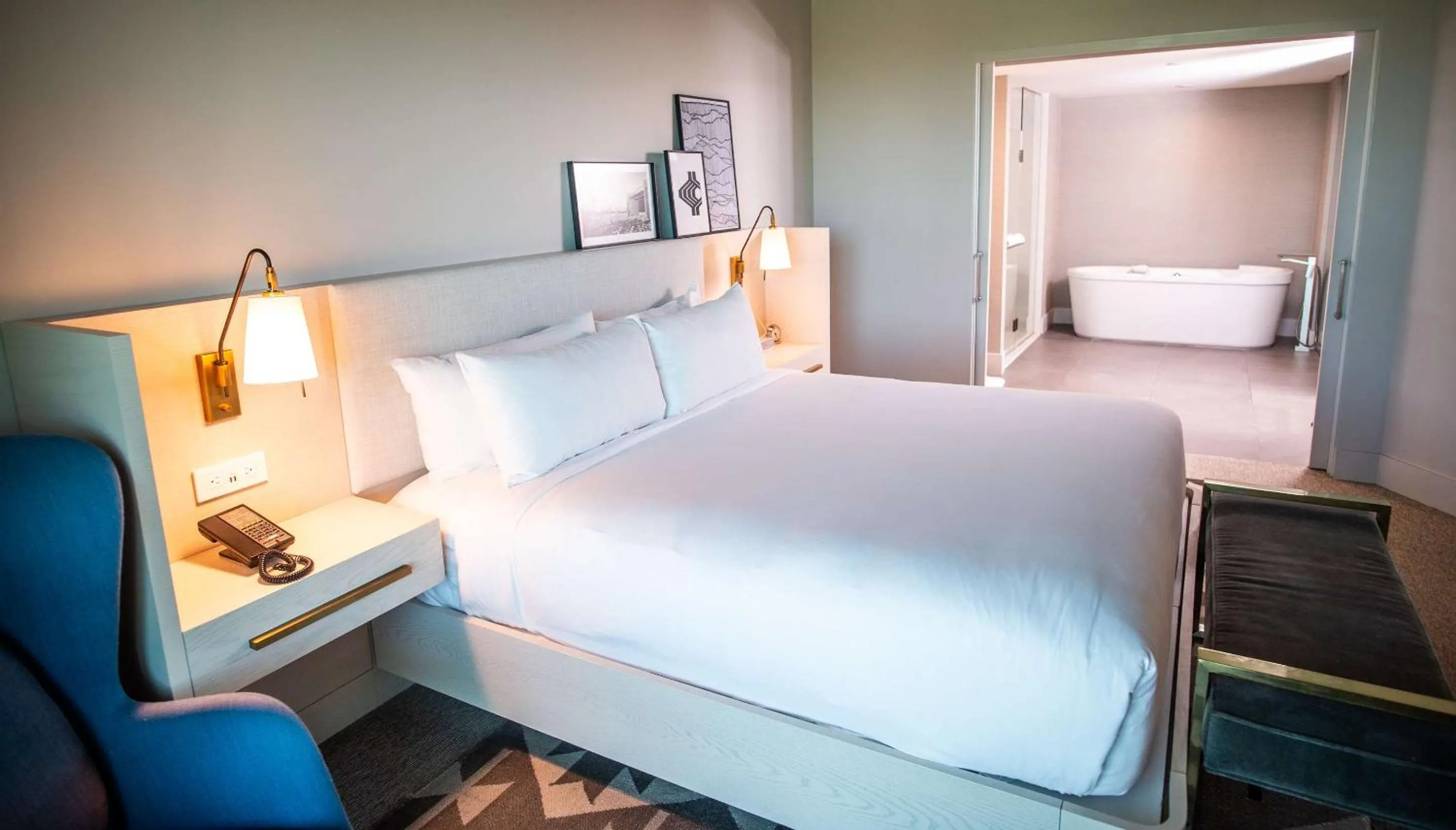 Bathroom, Bed in Mountain Shadows Resort Scottsdale