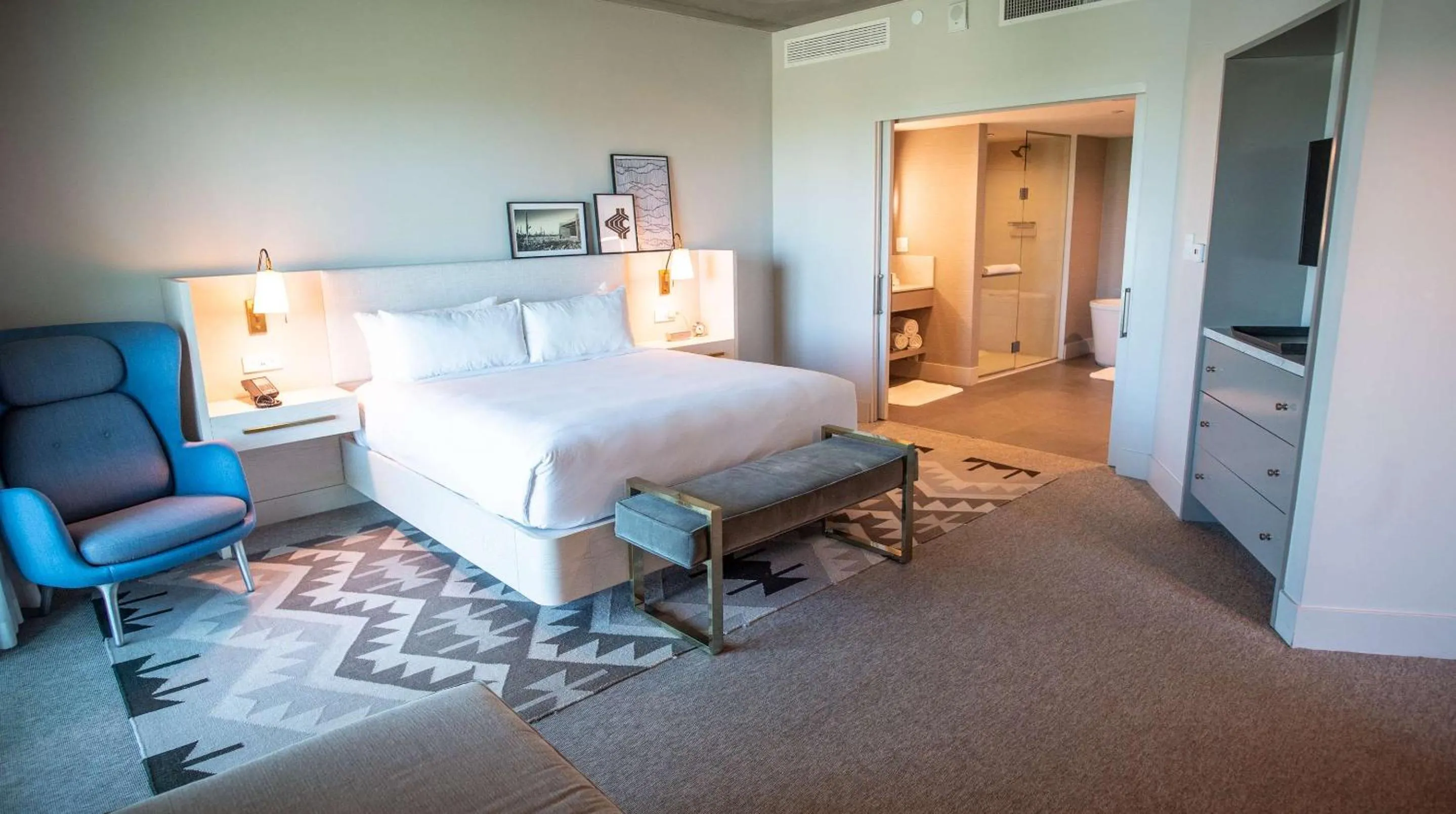 Bedroom, Bed in Mountain Shadows Resort Scottsdale