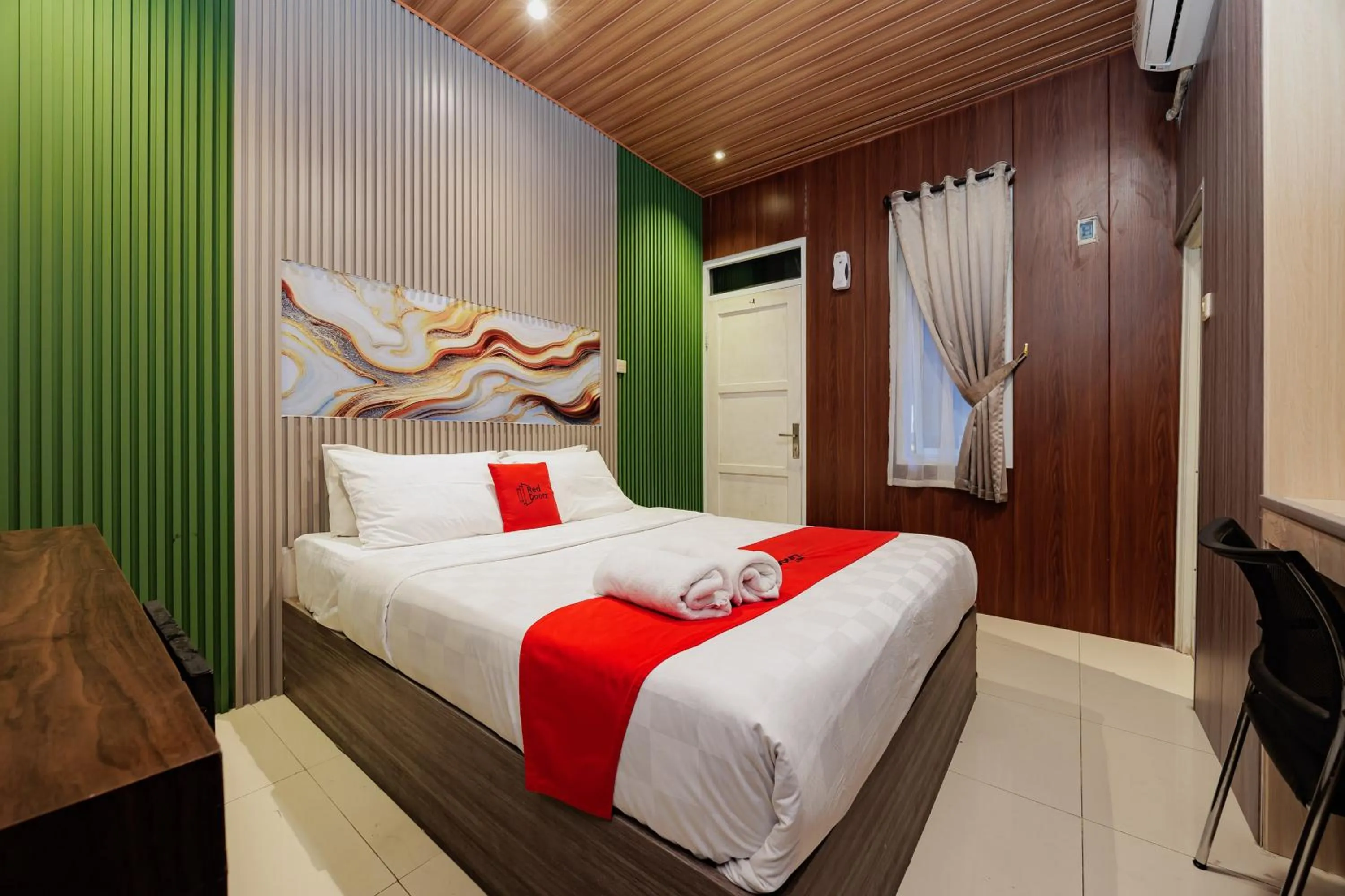 Bedroom, Bed in RedDoorz near Exit Toll Bogor