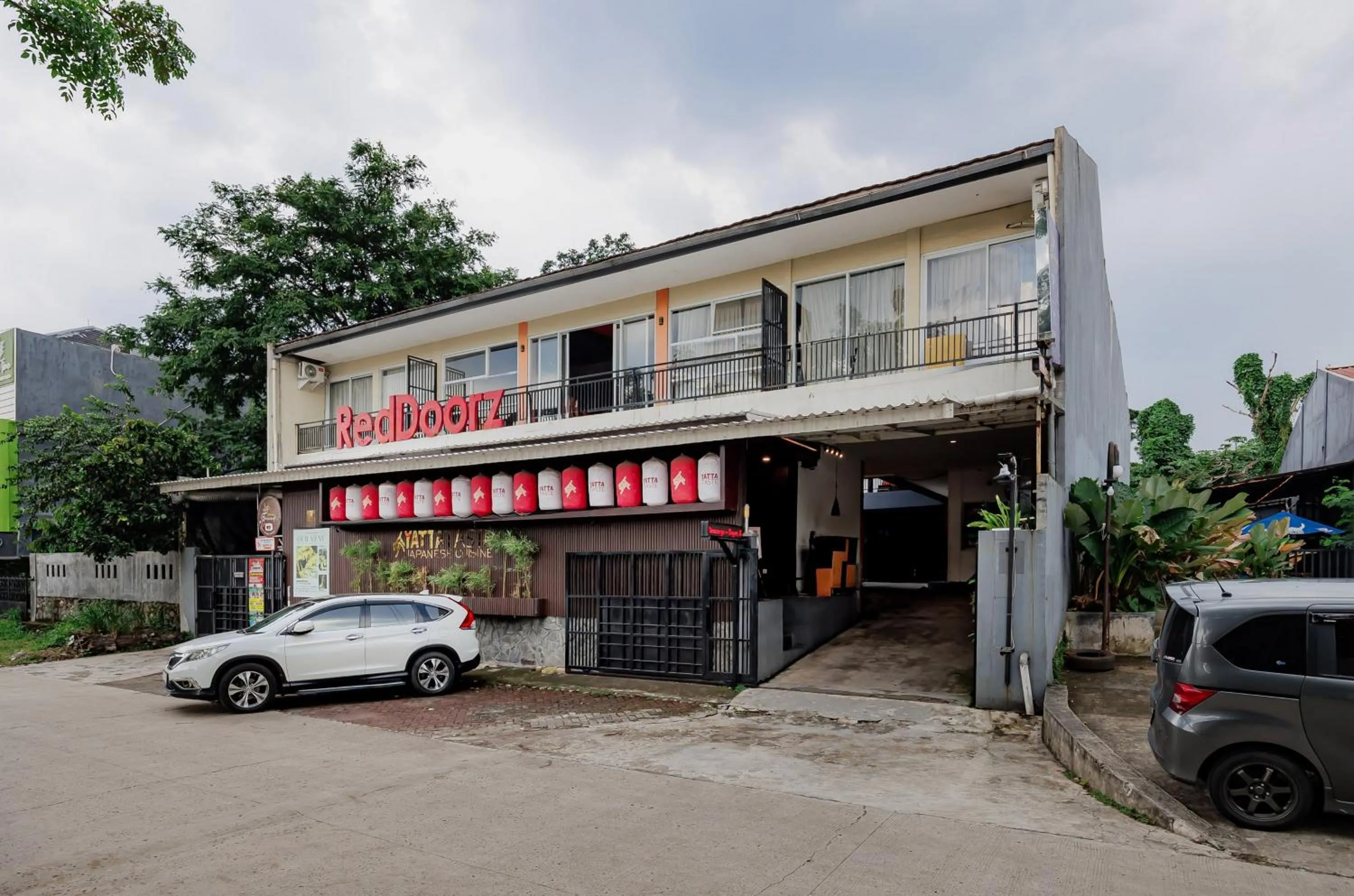 Facade/entrance in RedDoorz near Exit Toll Bogor