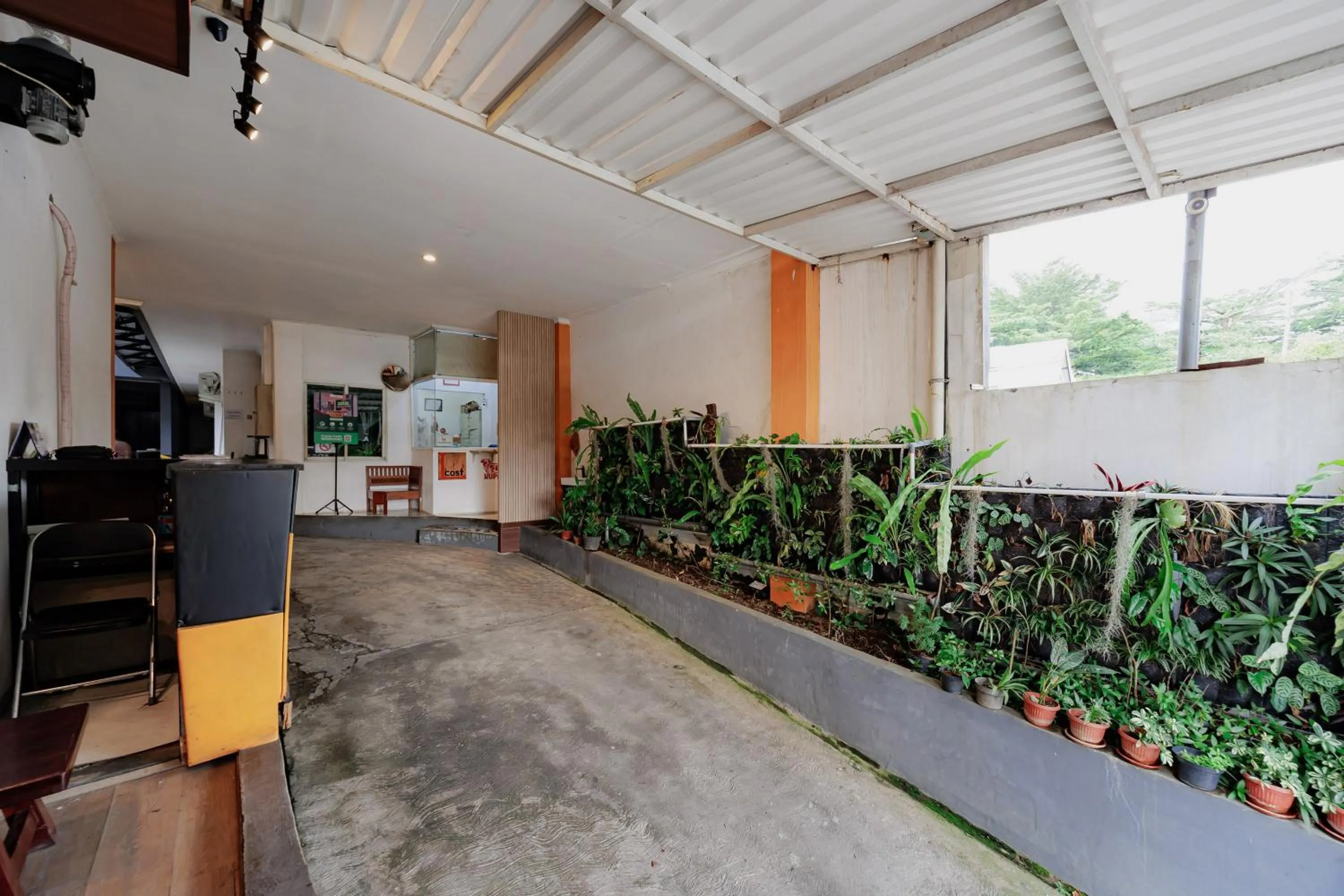 Property building in RedDoorz near Exit Toll Bogor