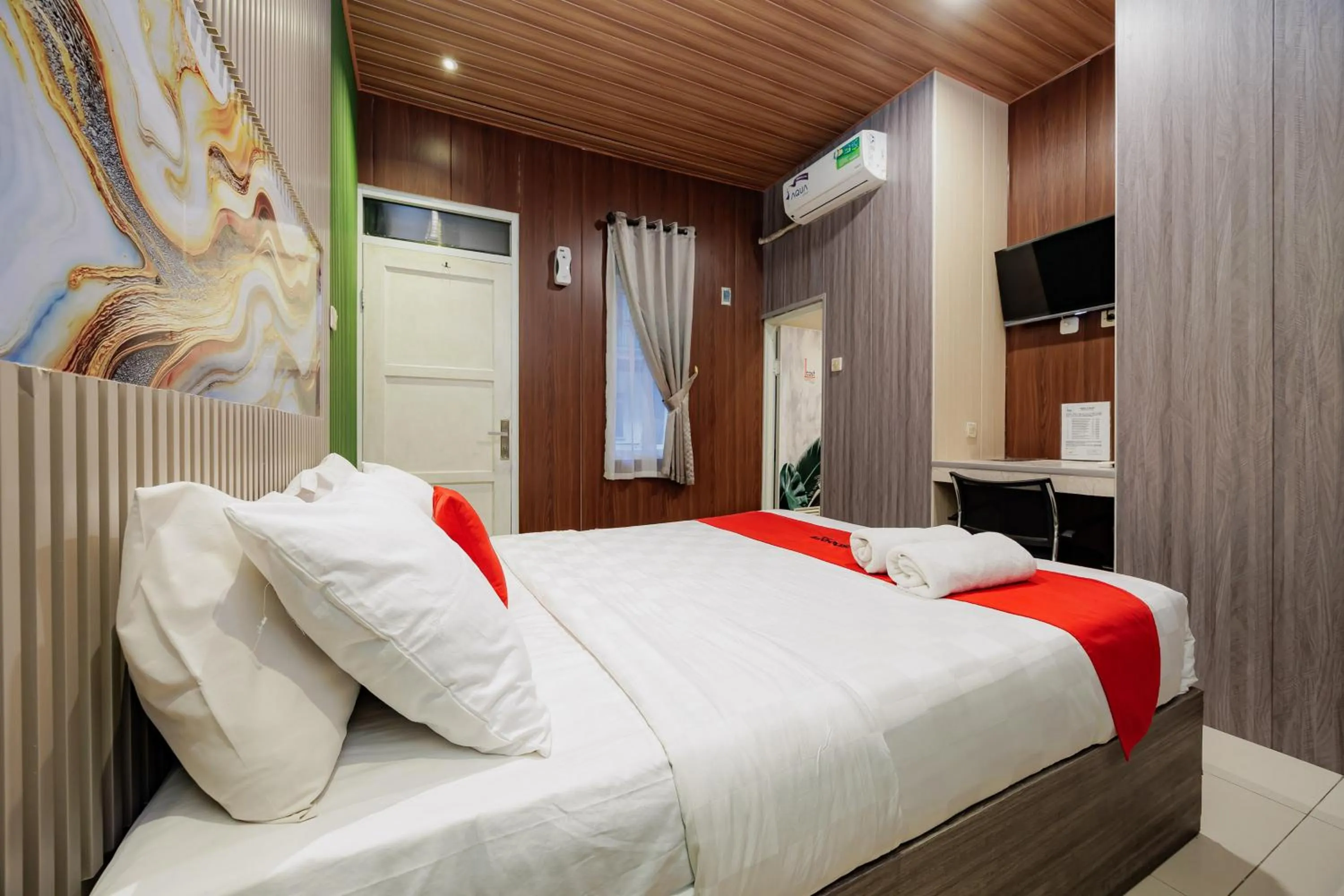 Bedroom, Bed in RedDoorz near Exit Toll Bogor