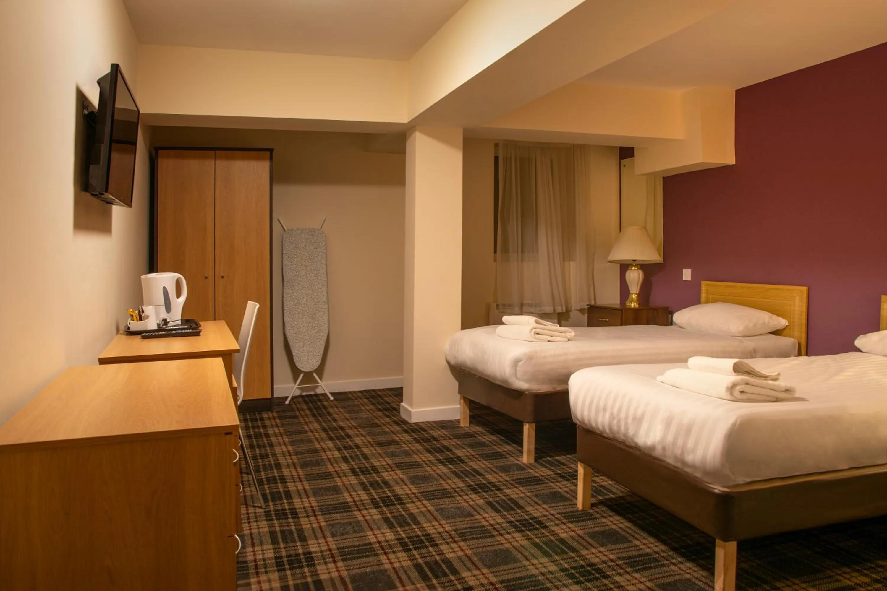 Club Twin Room Without a Window in Britannia Edinburgh Hotel