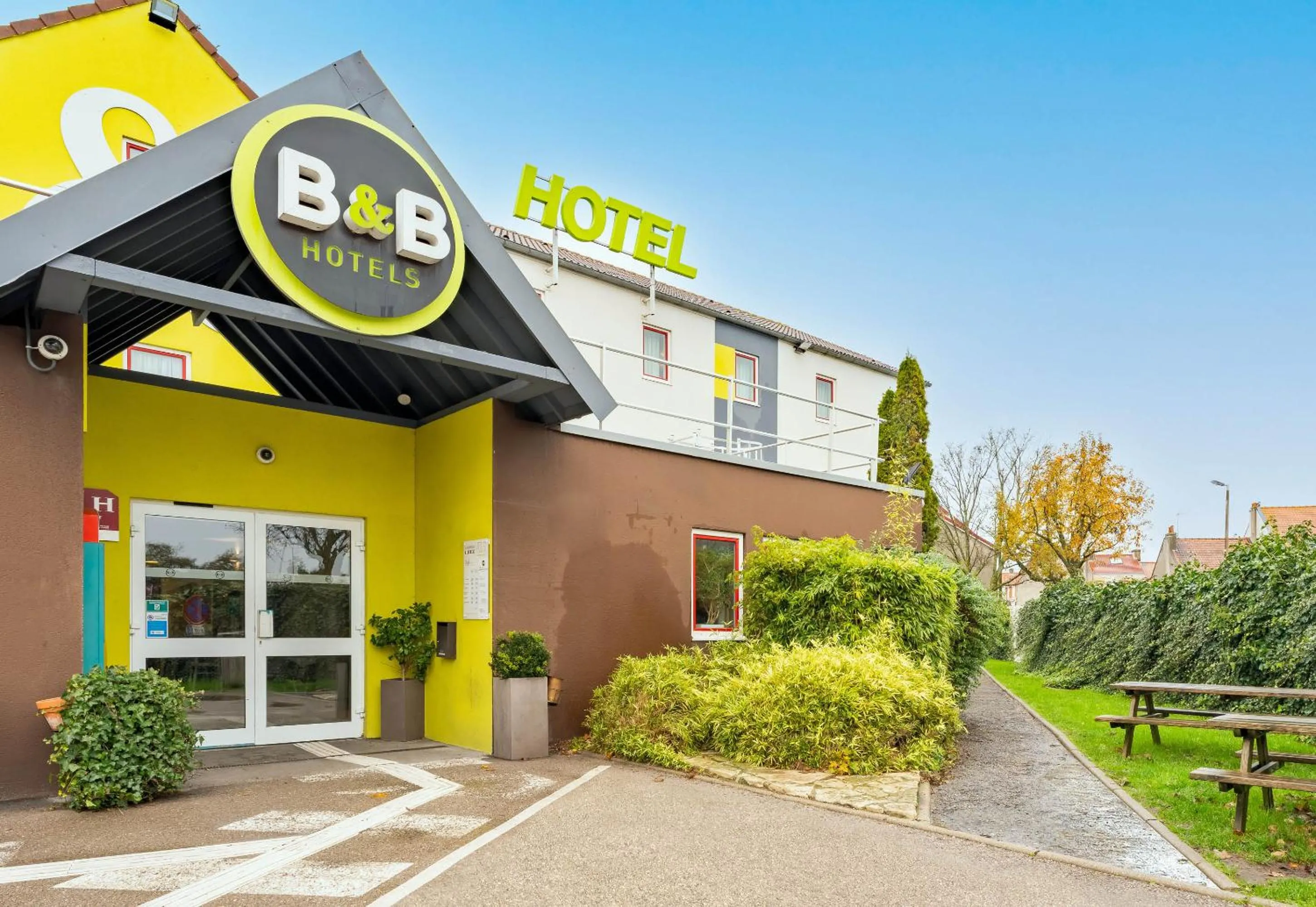 Property building in B&B HOTEL Calais Centre St Pierre