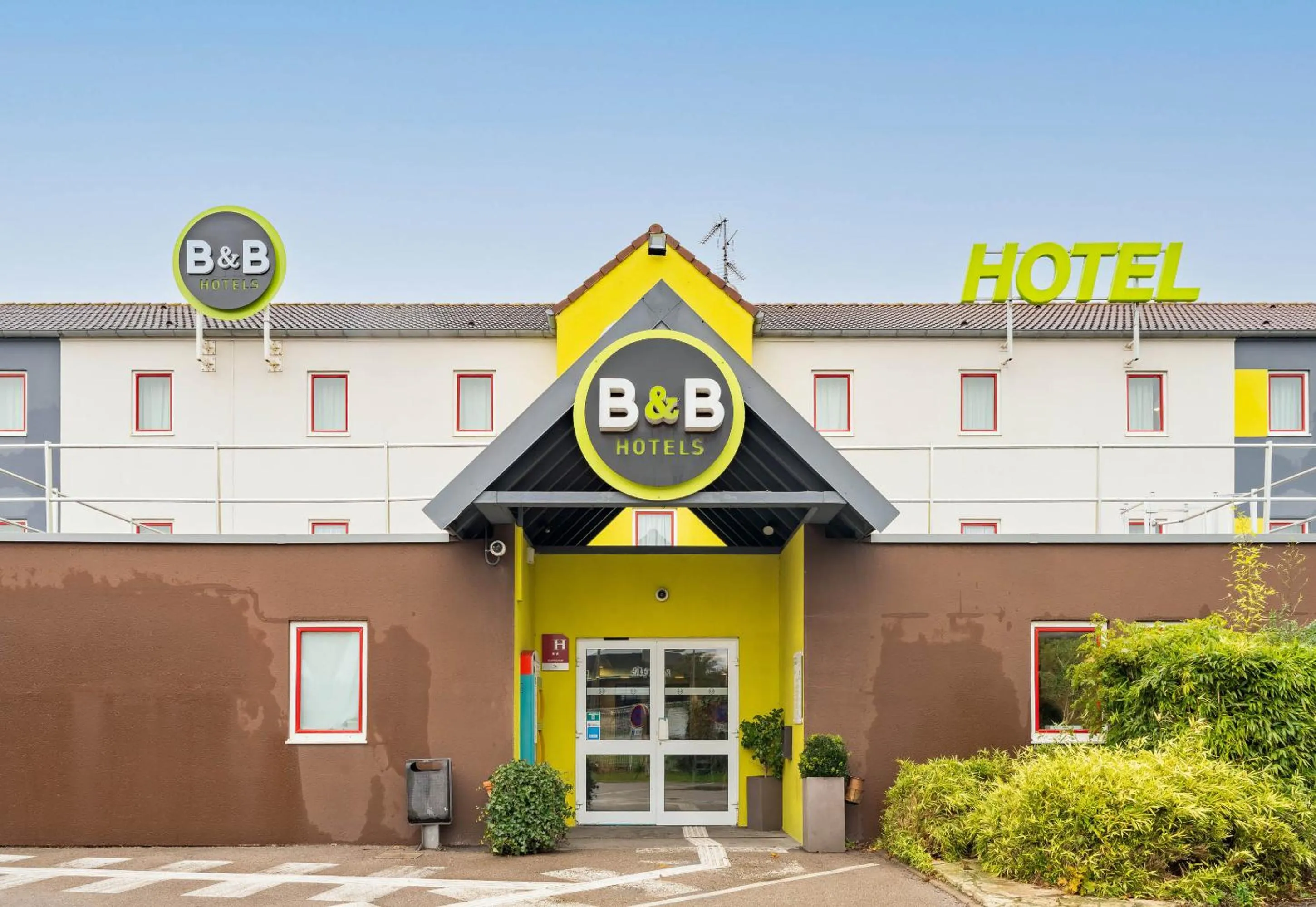 Property building in B&B HOTEL Calais Centre St Pierre