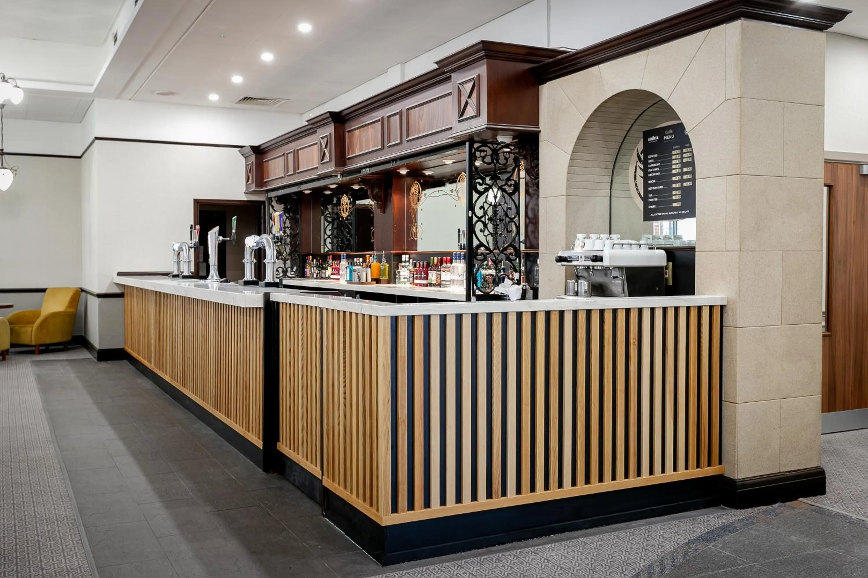 Lounge or bar in Cedar Court Bradford Hotel