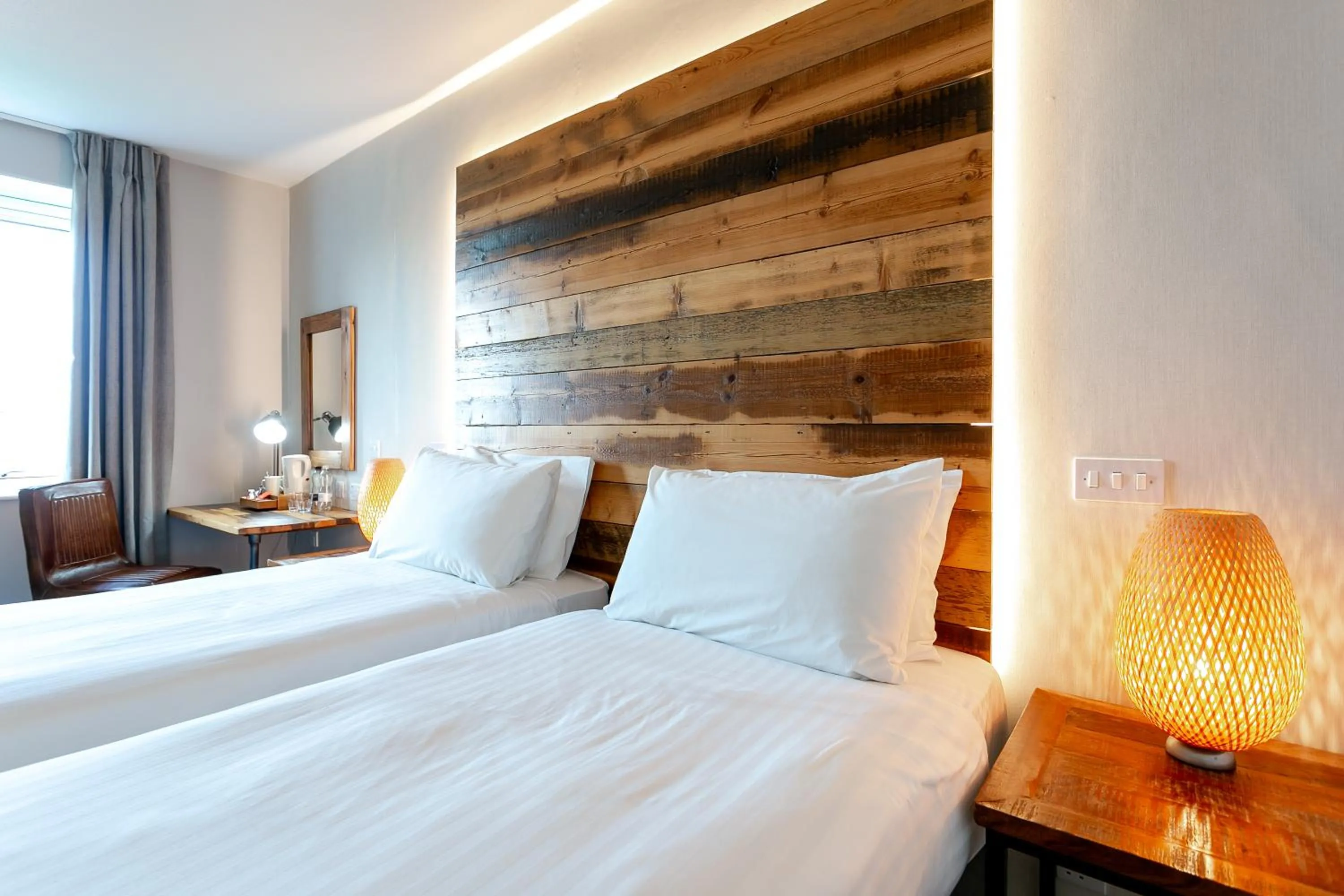 Bed in Cedar Court Bradford Hotel