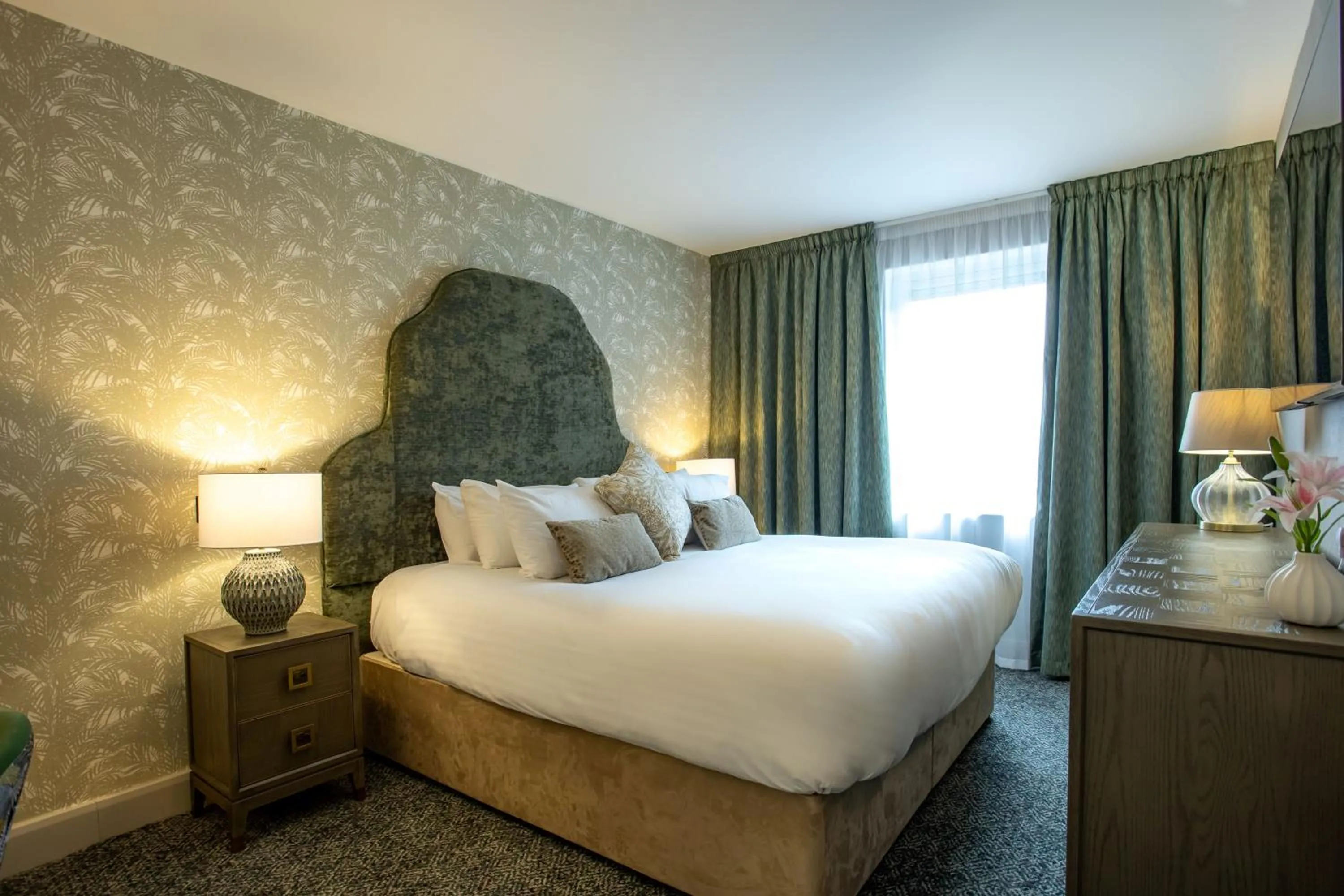 Bed in Cedar Court Bradford Hotel