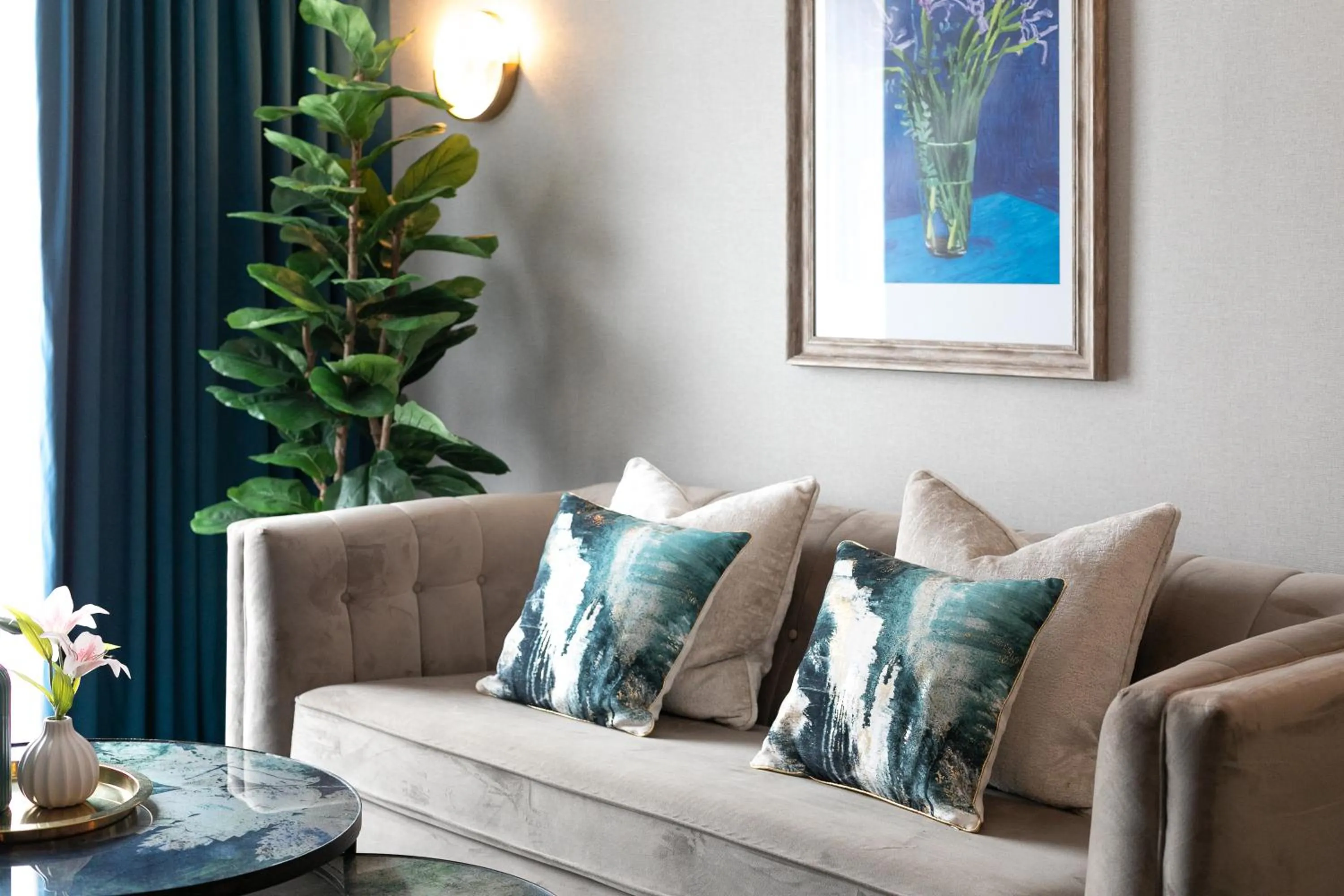 Lounge or bar in Cedar Court Bradford Hotel