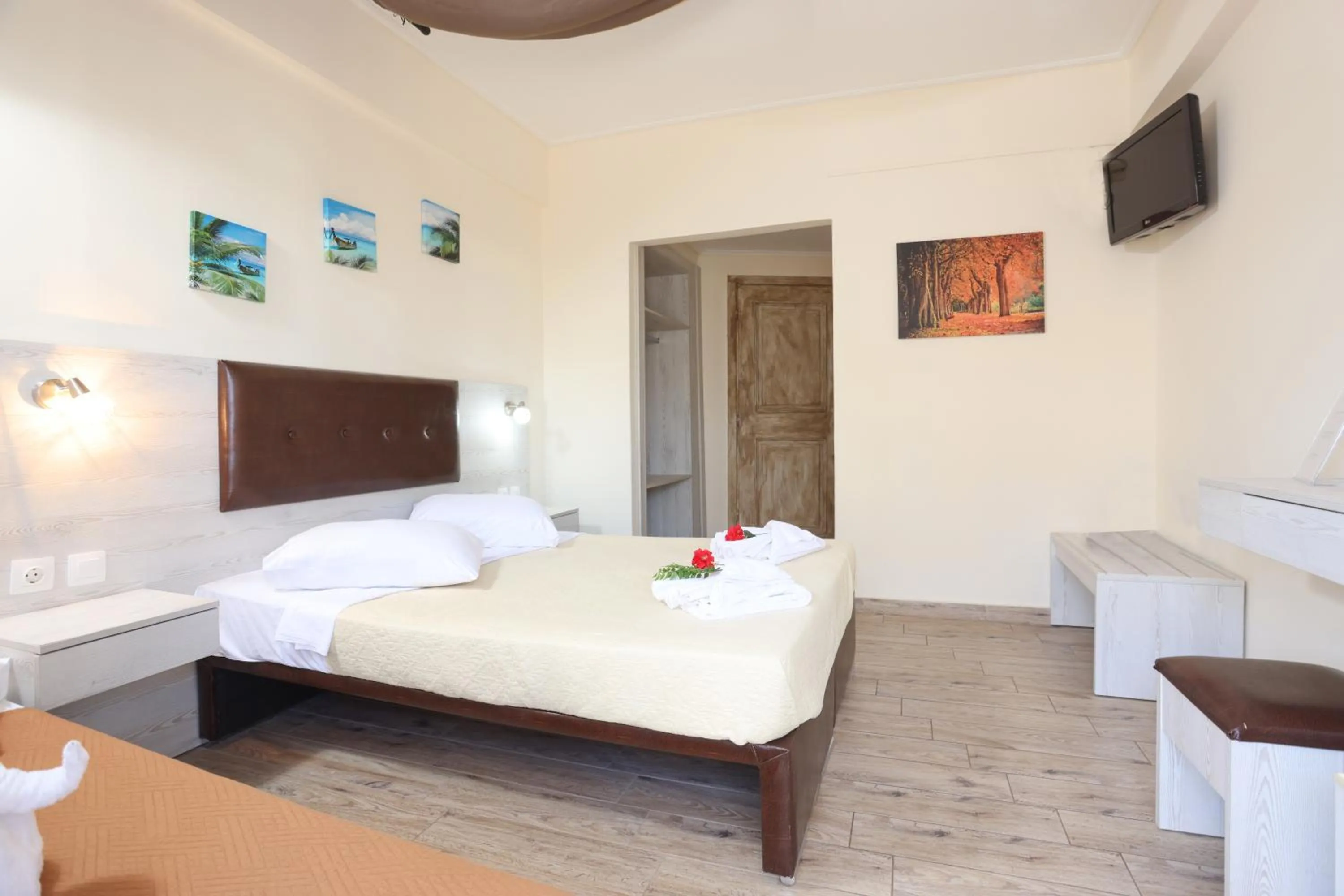 Photo of the whole room, Bed in Summer Beach Hotel