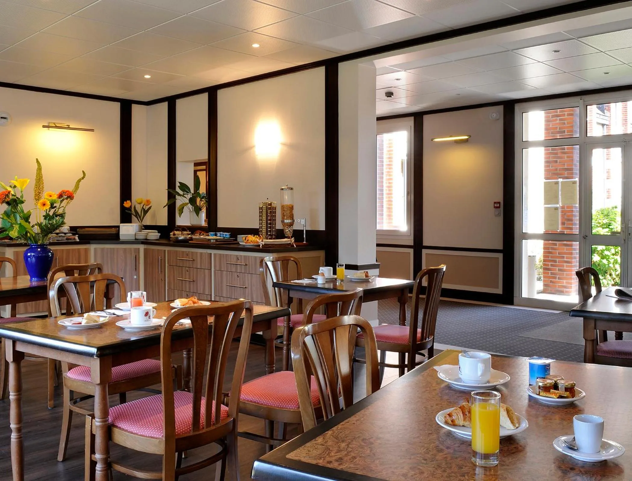 Breakfast in Logis Hôtel Restaurant Du Labrador