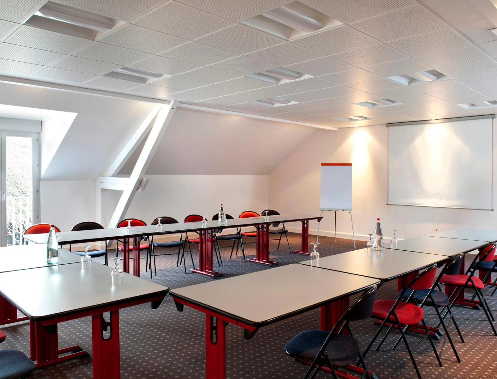 Meeting/conference room in Logis Hôtel Restaurant Du Labrador