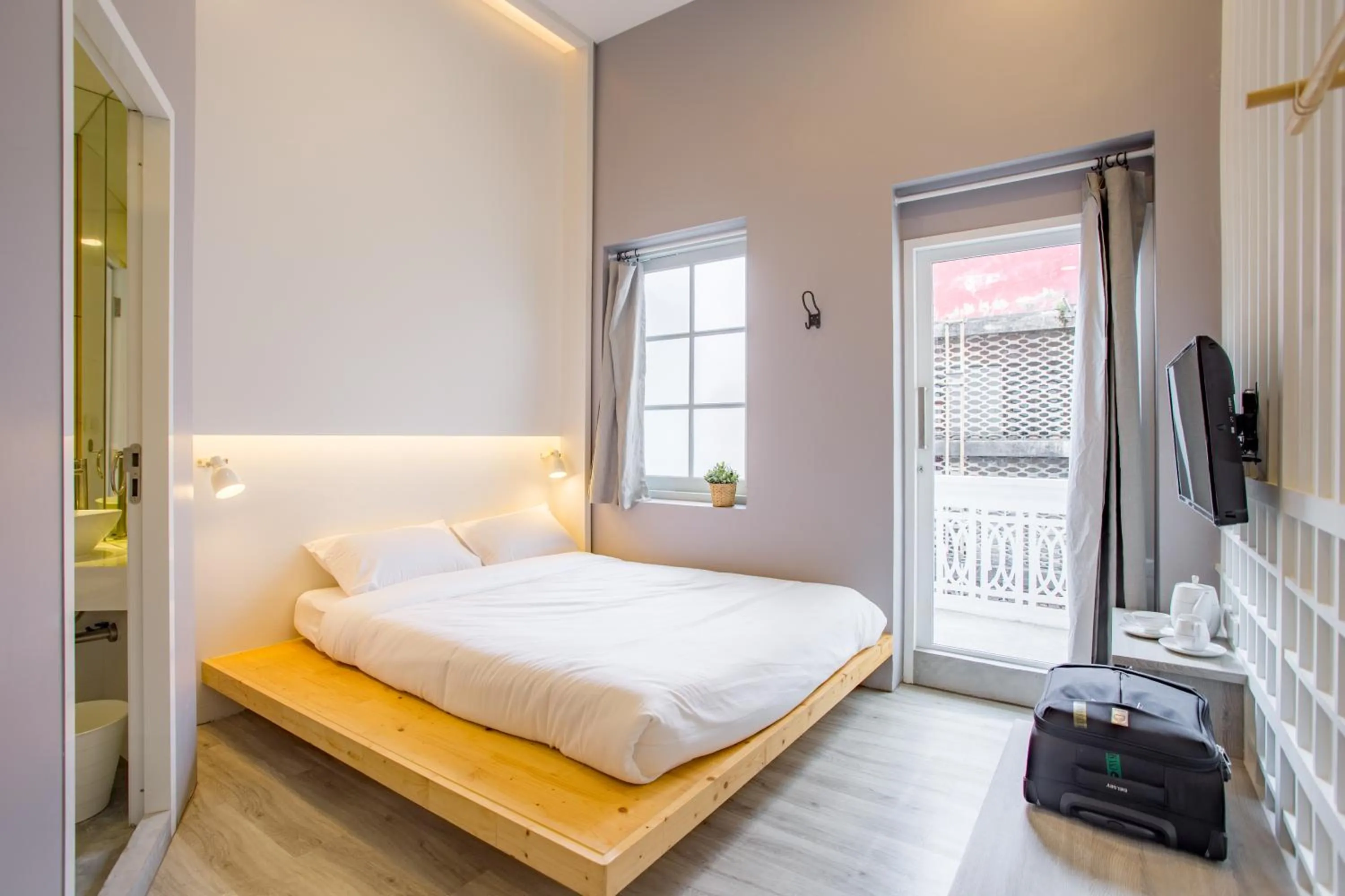 Photo of the whole room, Bed in Norn Yaowarat Hotel