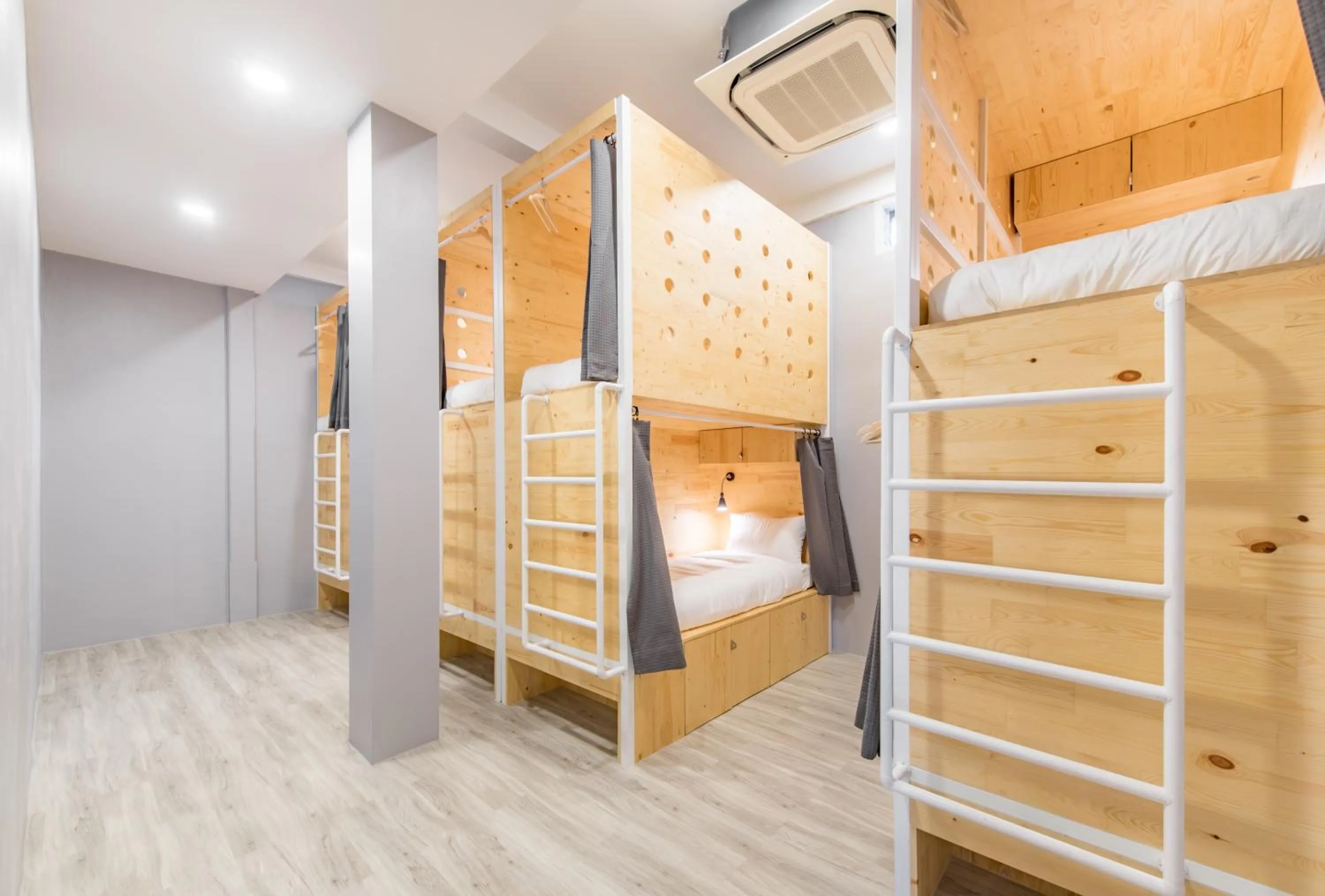 bunk bed, Bed in Norn Yaowarat Hotel