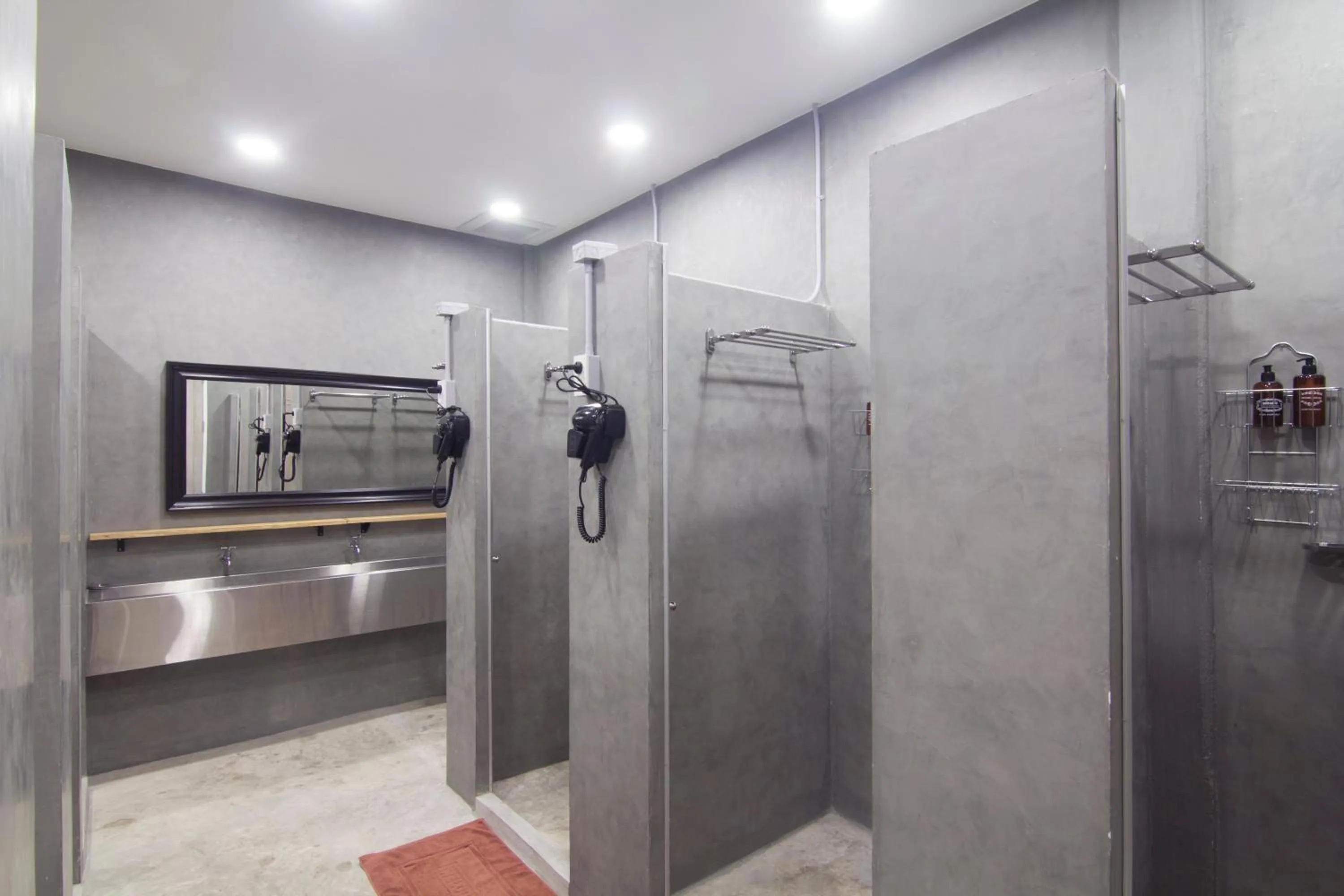 Bathroom in Norn Yaowarat Hotel