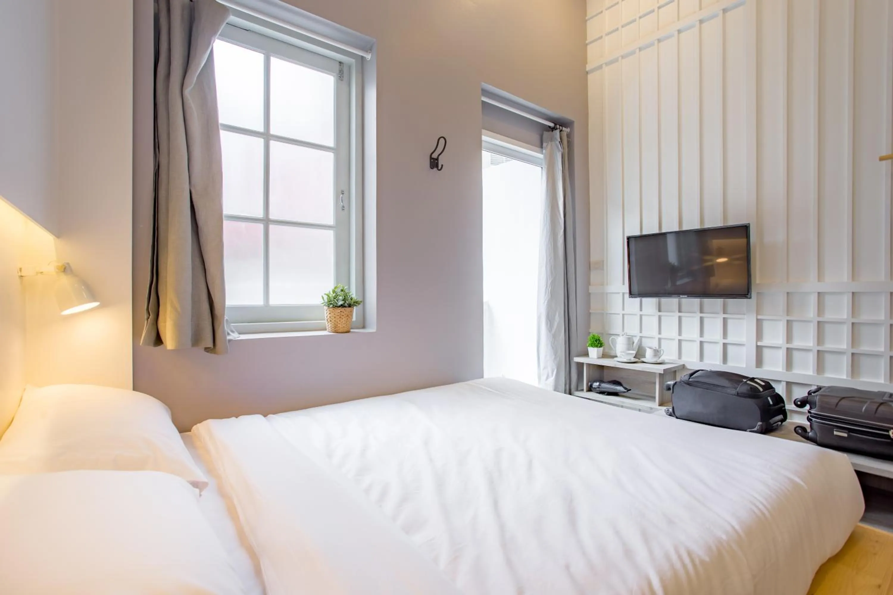 Photo of the whole room, Bed in Norn Yaowarat Hotel