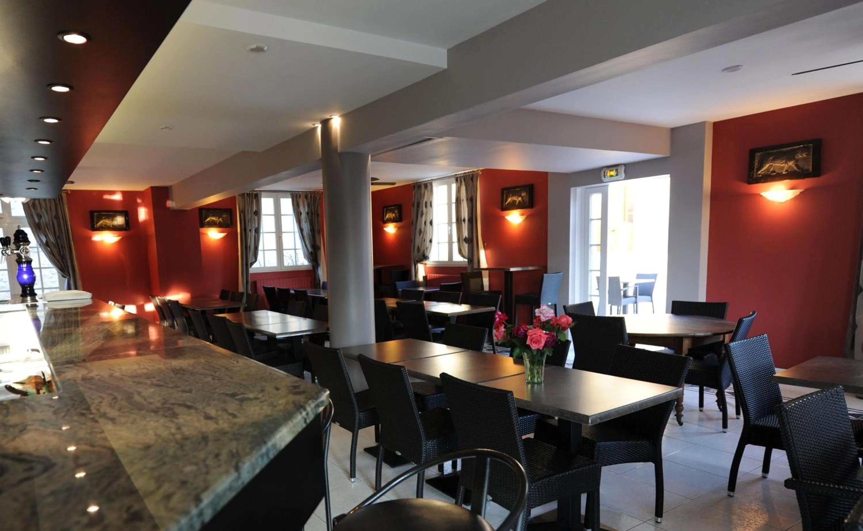 Lounge or bar in Hotel Spa Le Relais Du Bellay