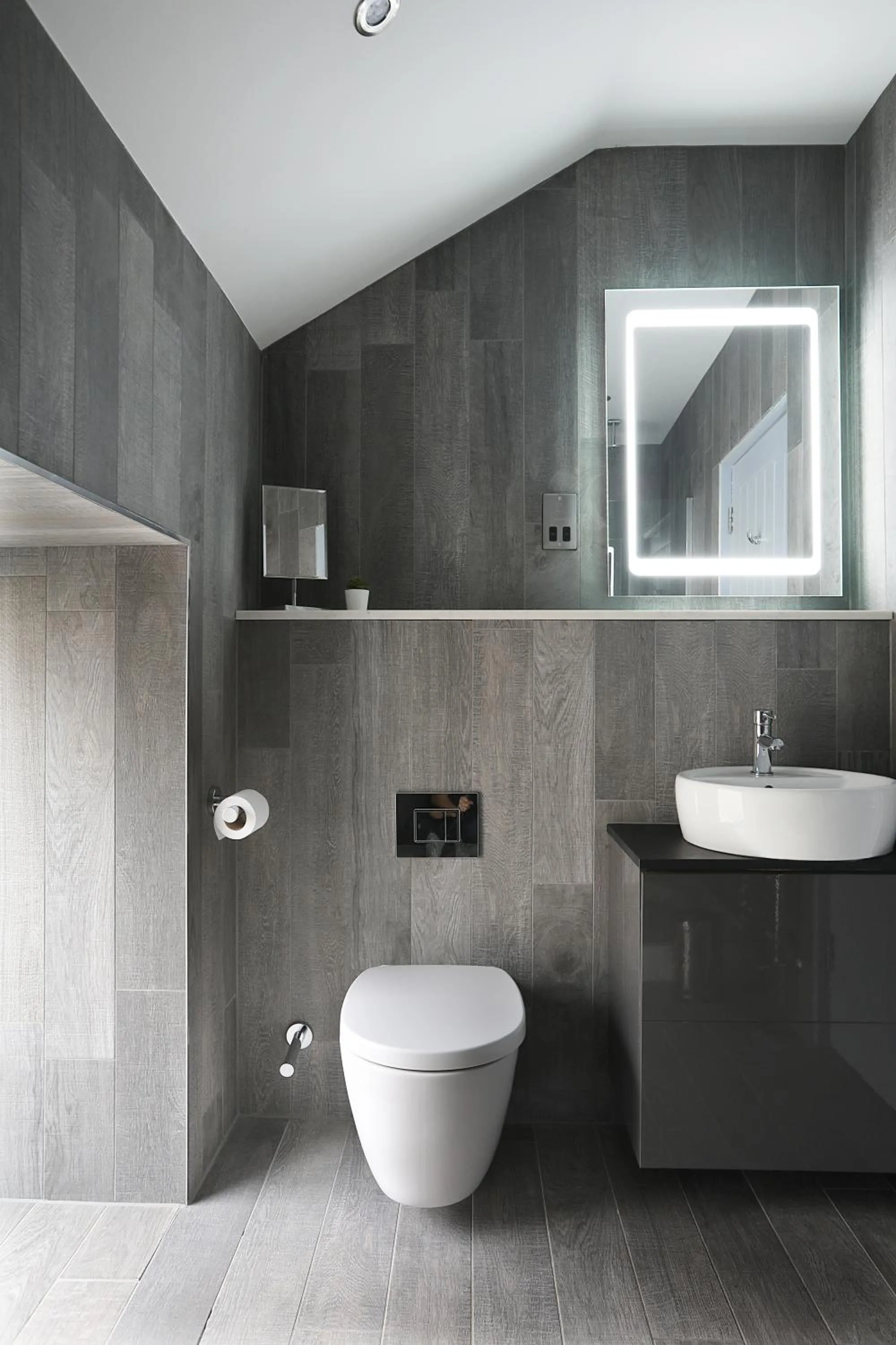 Toilet in Cairn Hotel & Apartments