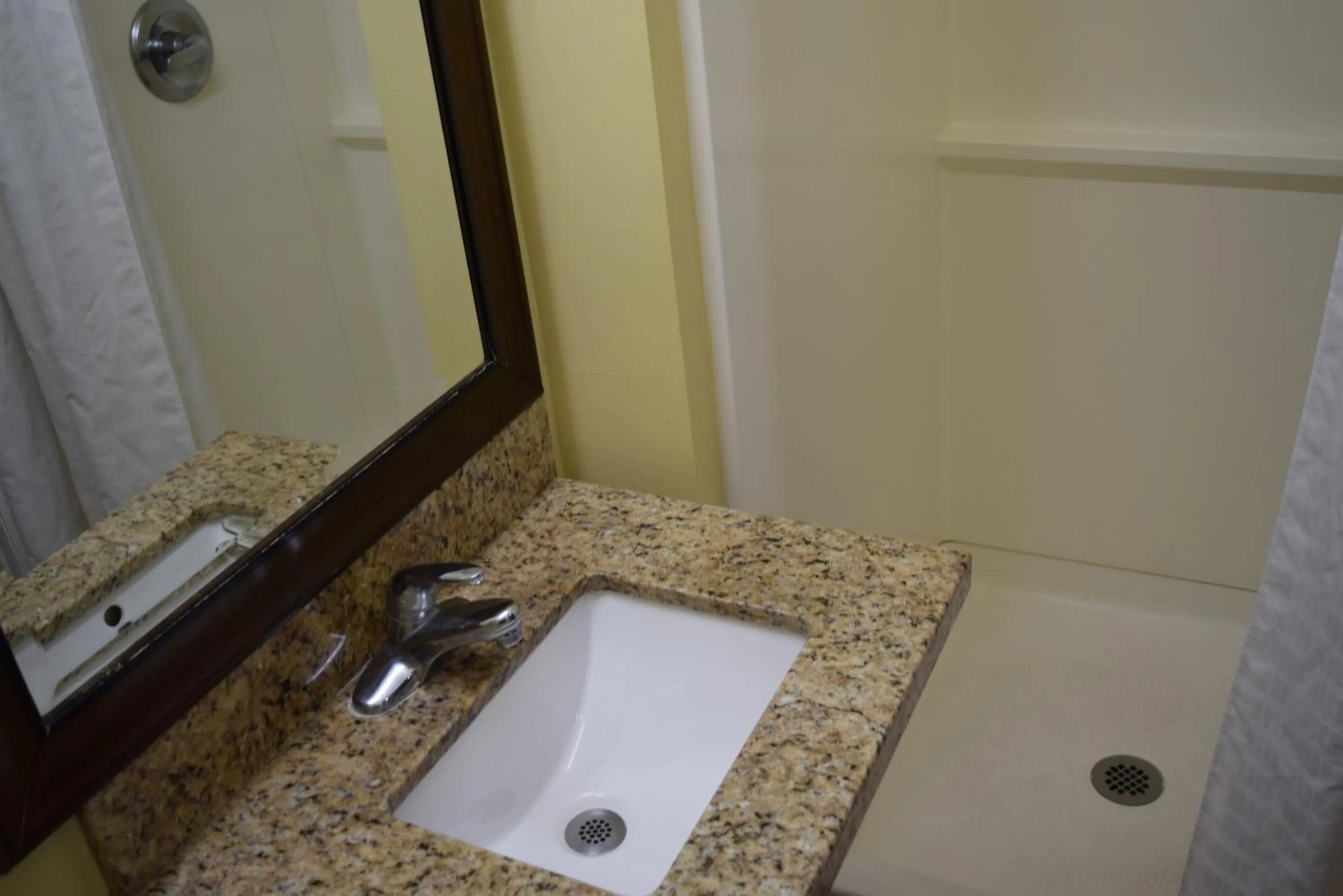 Bathroom in White Oaks Motel Pennsville/Carneys Point