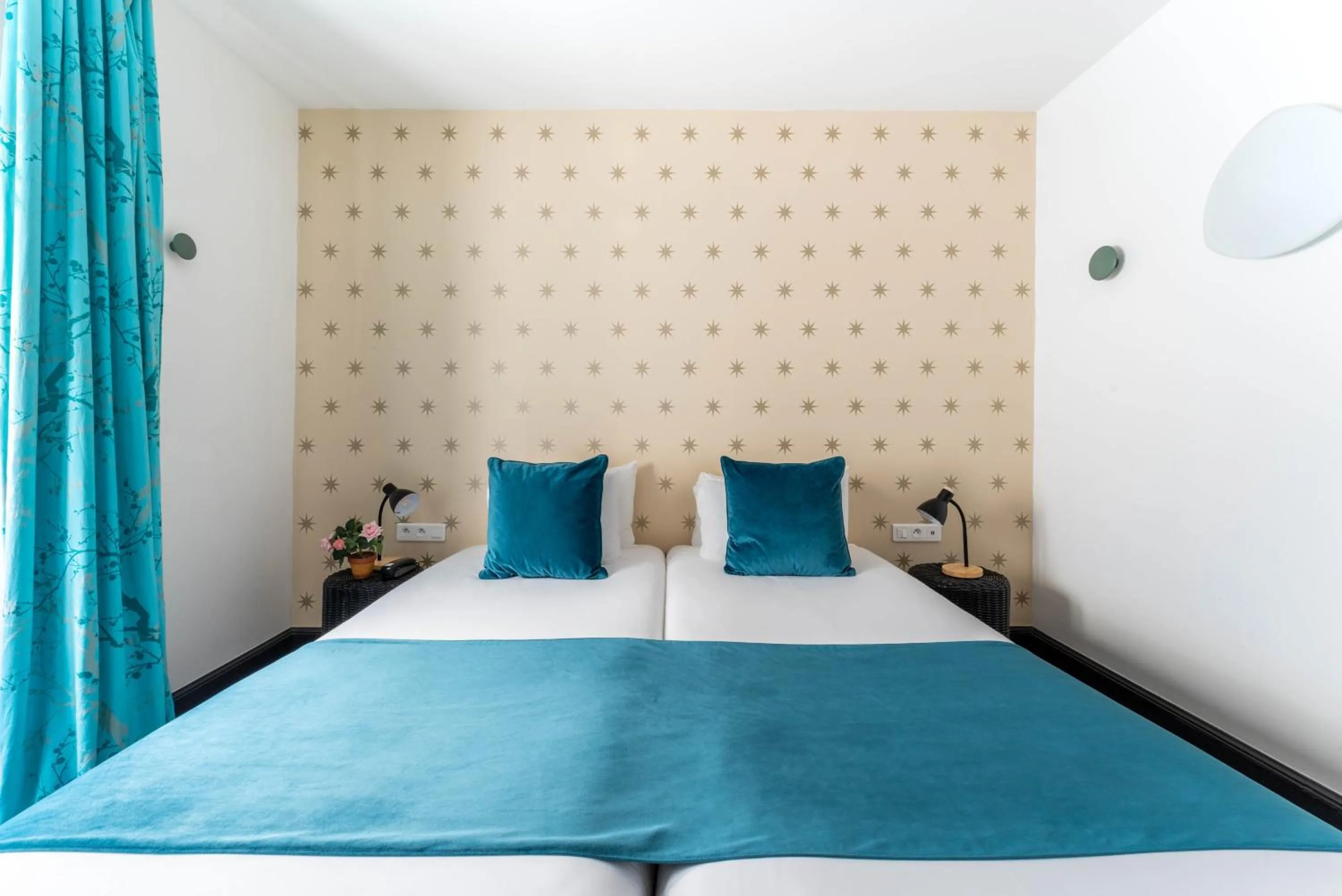 Bed in Hotel Caumartin Opéra - Astotel