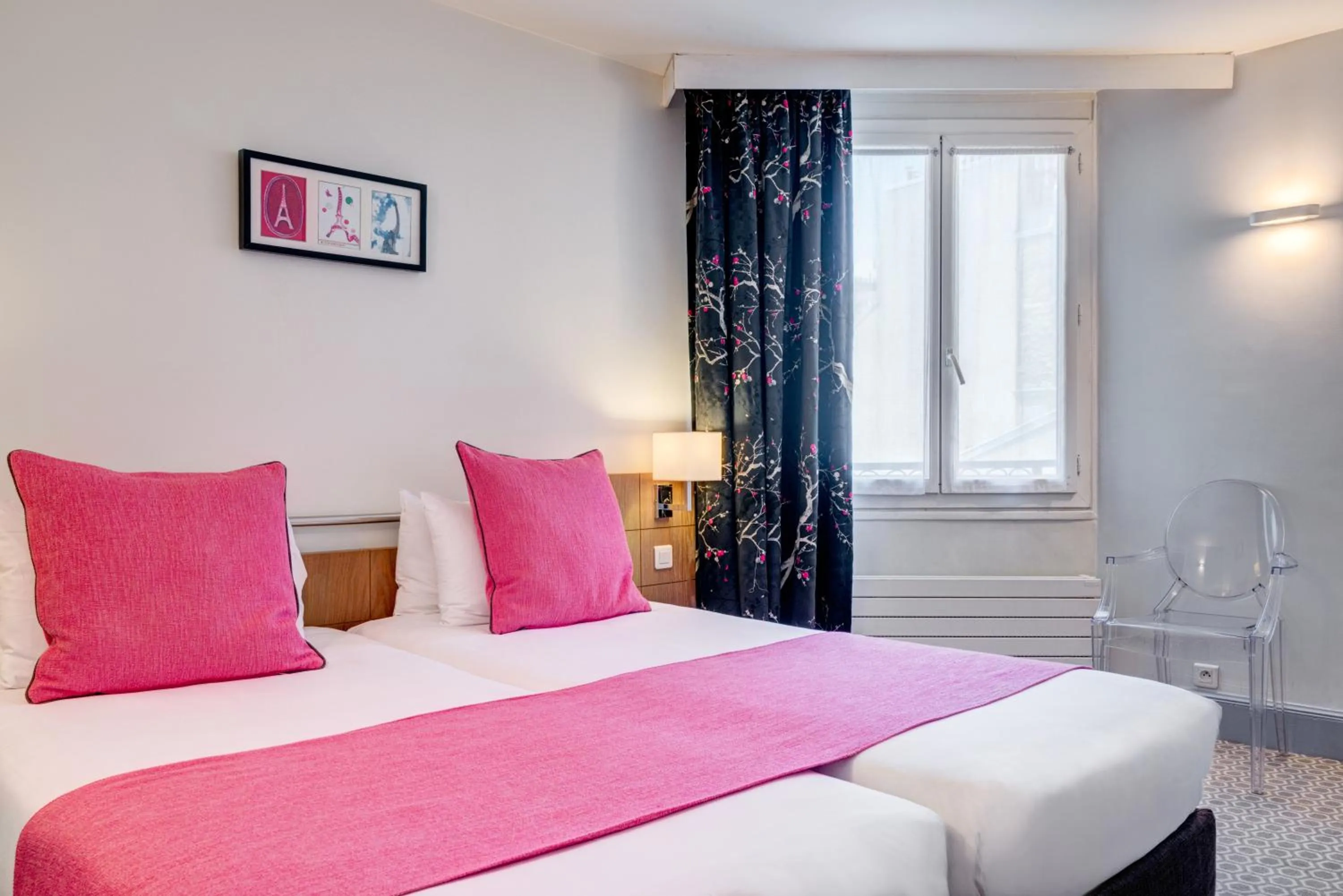 Bedroom in Hotel Caumartin Opéra - Astotel