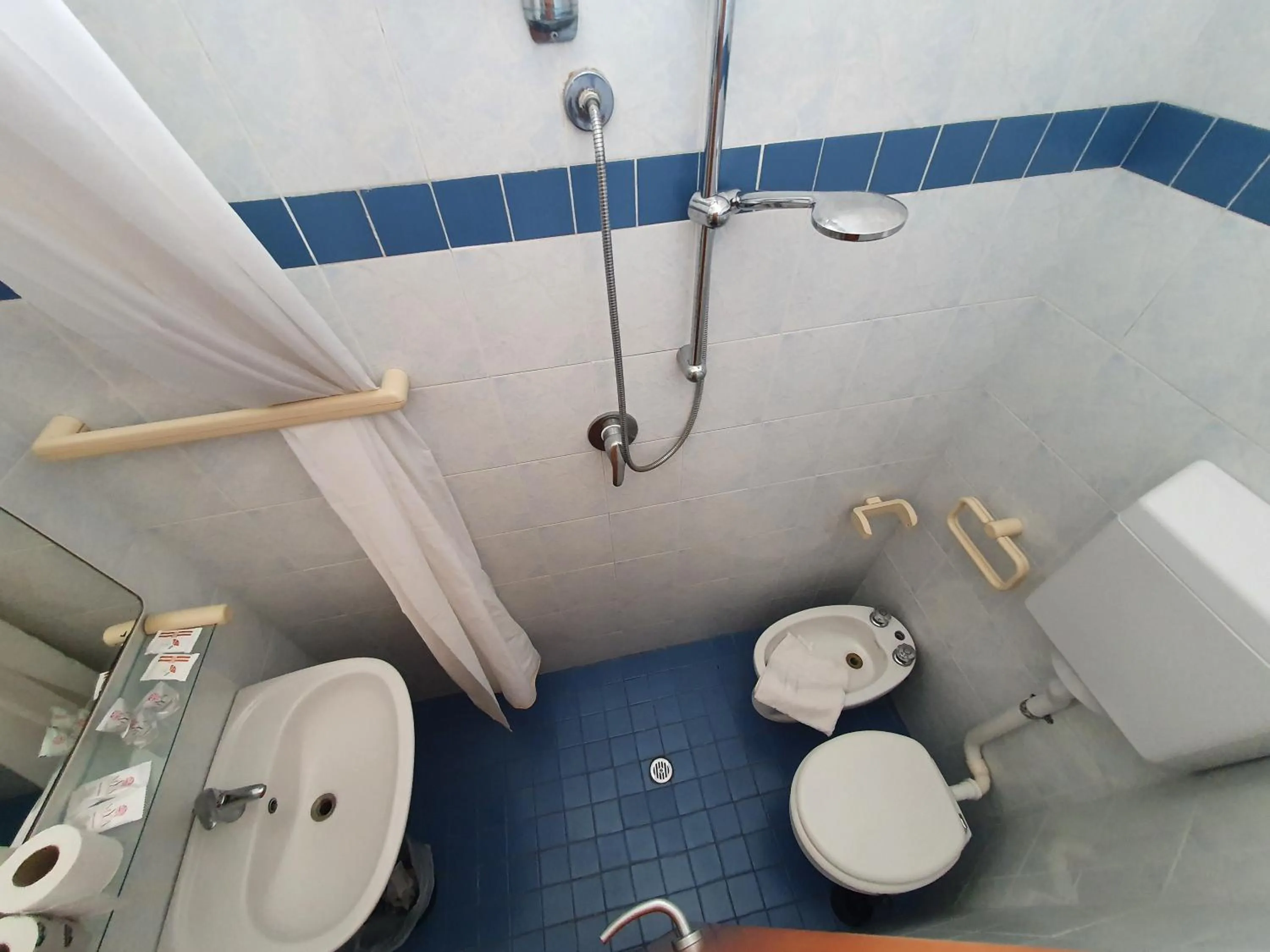 Shower in Hotel Marina