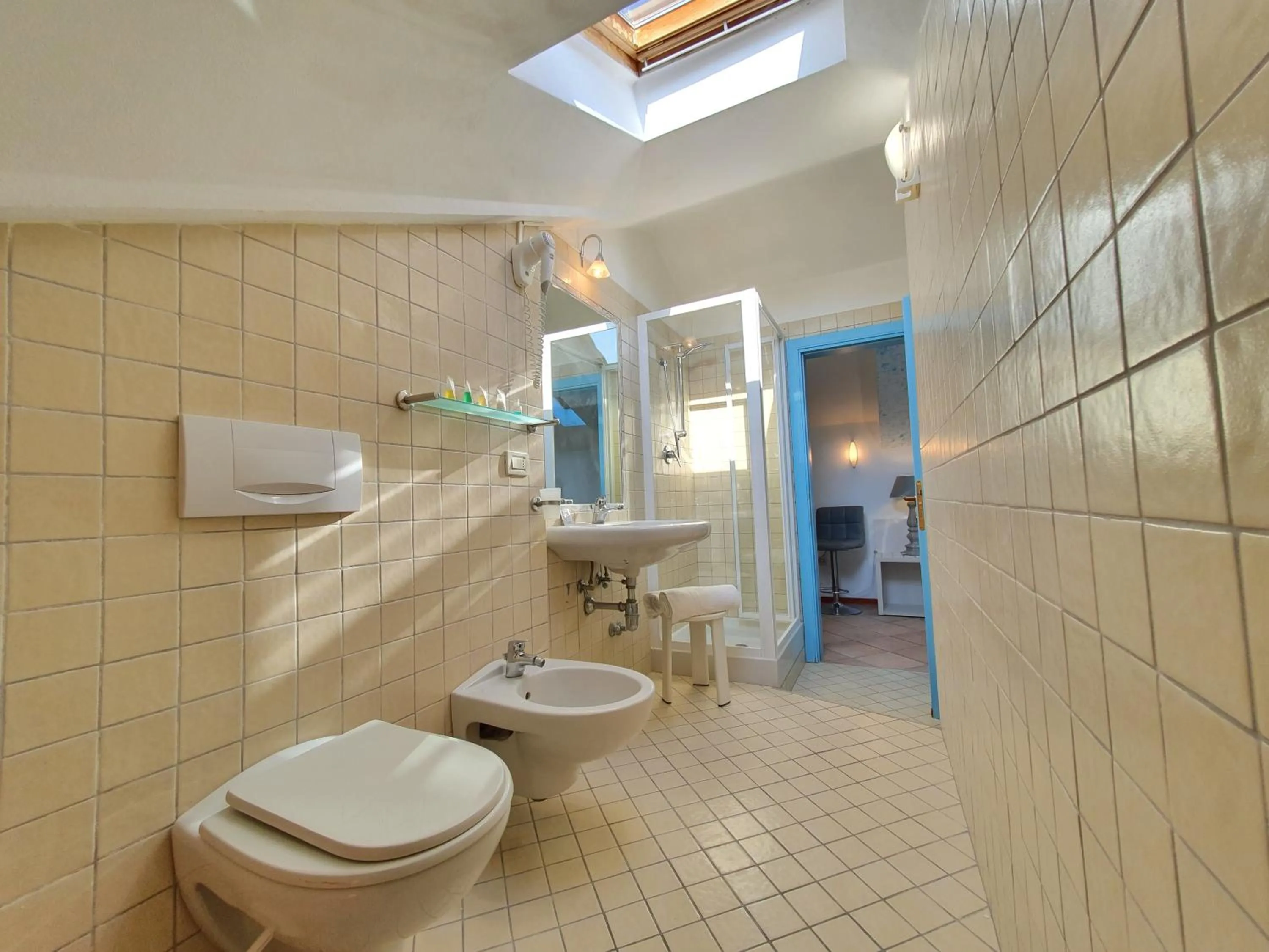 Shower in Hotel Marina