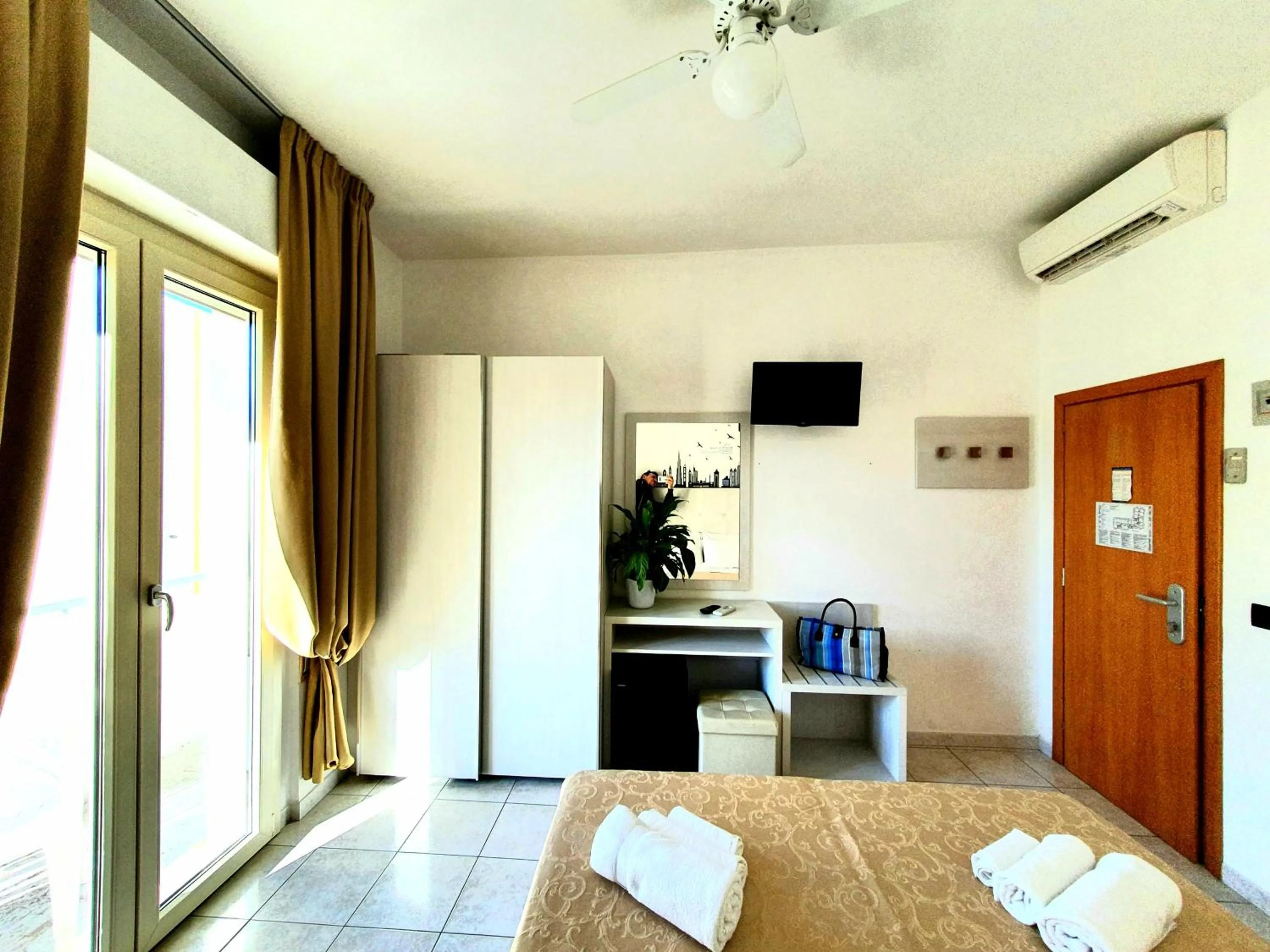 TV and multimedia, Bed in Hotel Marina