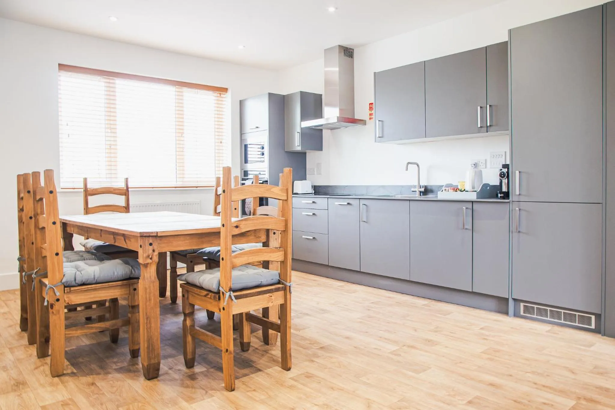 Kitchen or kitchenette in County Hotel