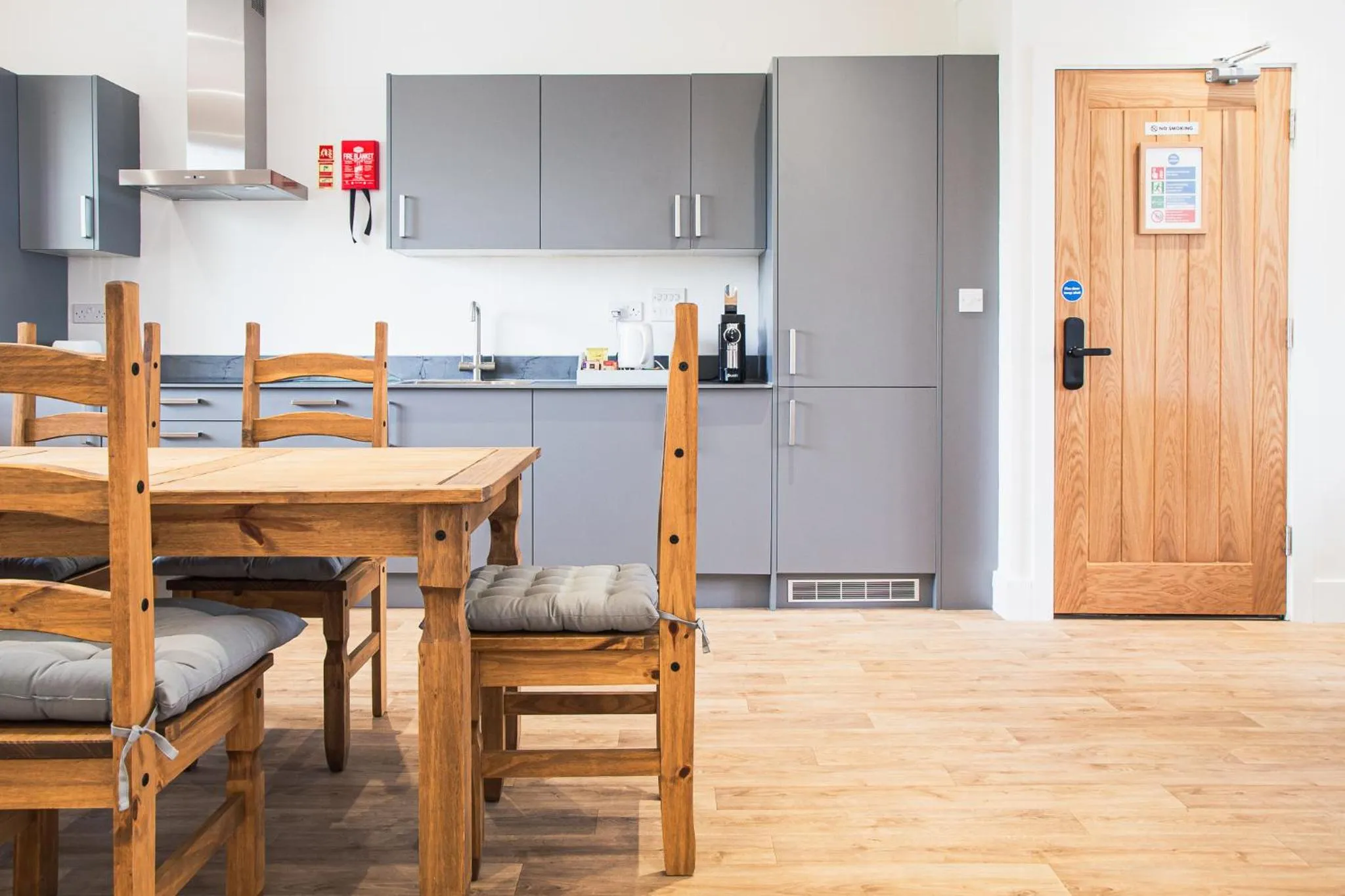 Coffee/tea facilities in County Hotel