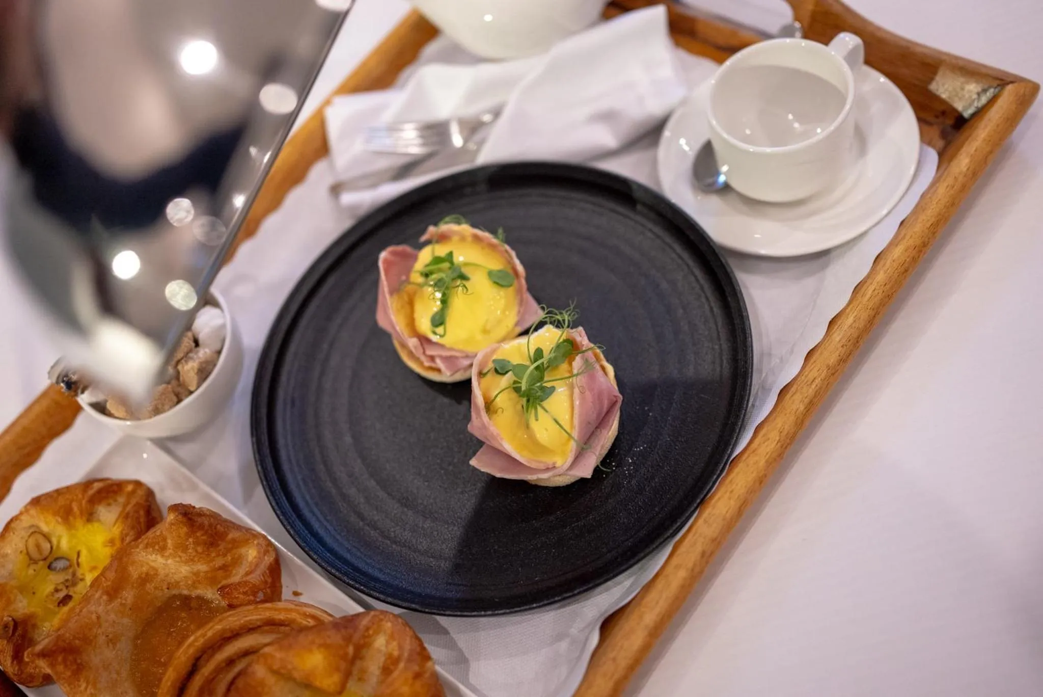 Food and drinks in County Hotel