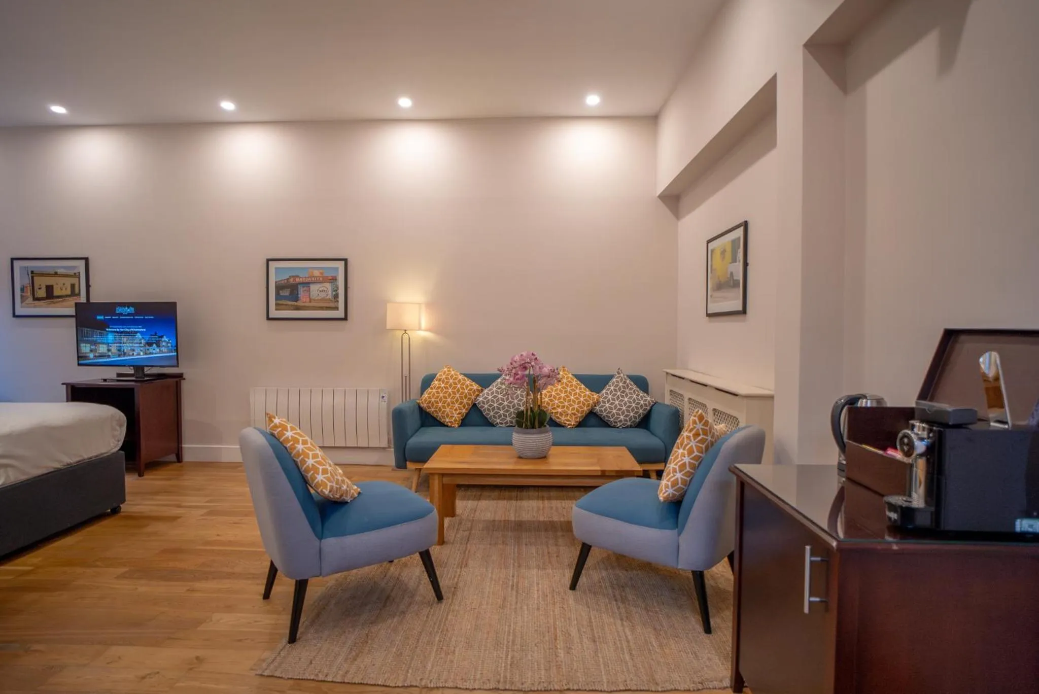 TV and multimedia in County Hotel