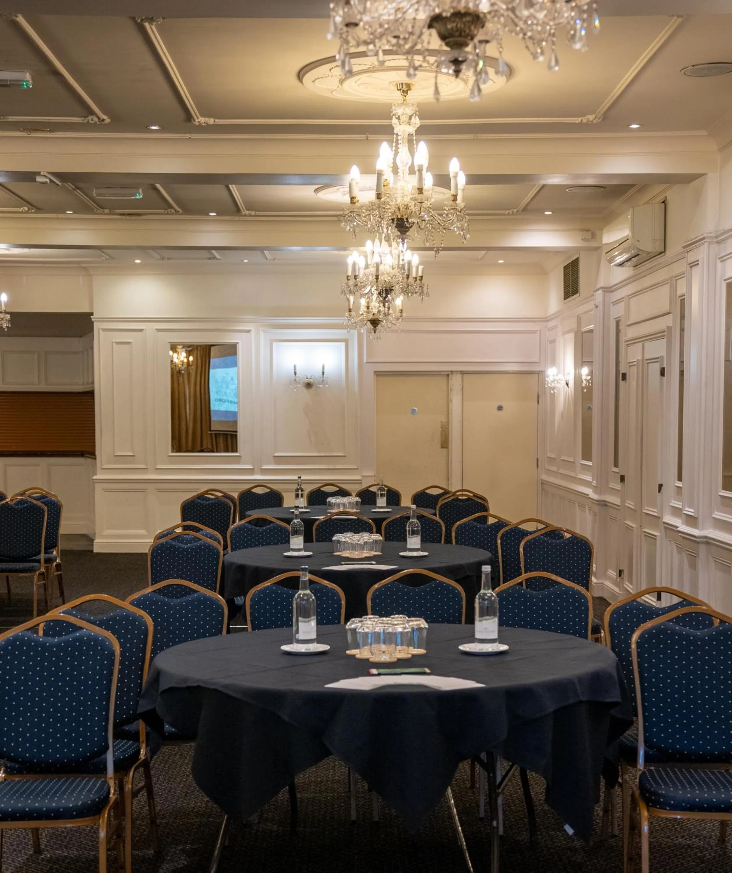 Meeting/conference room in County Hotel