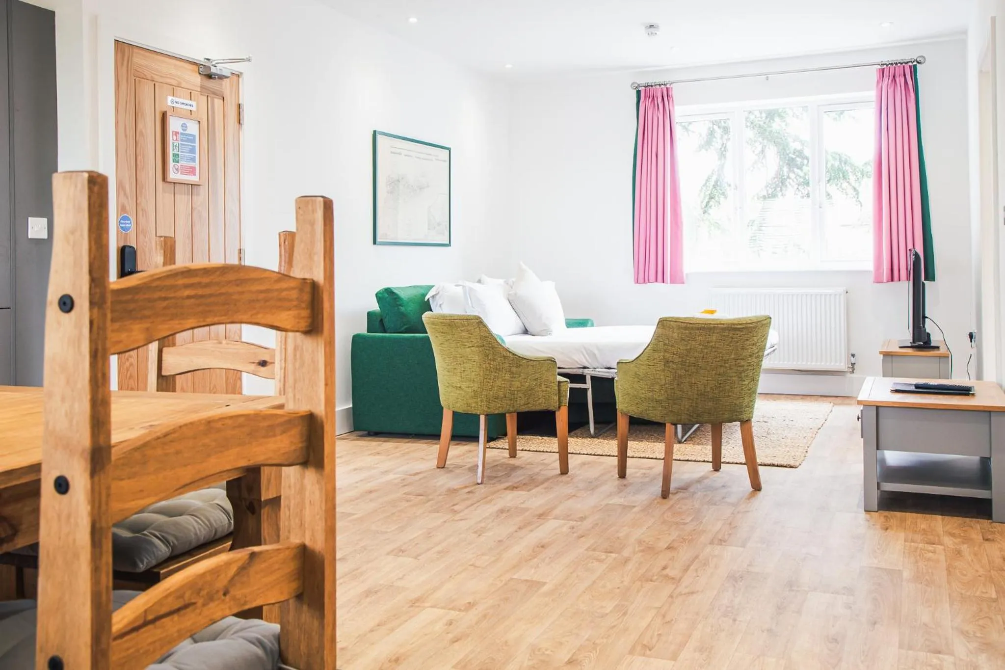 Living room, Bed in County Hotel