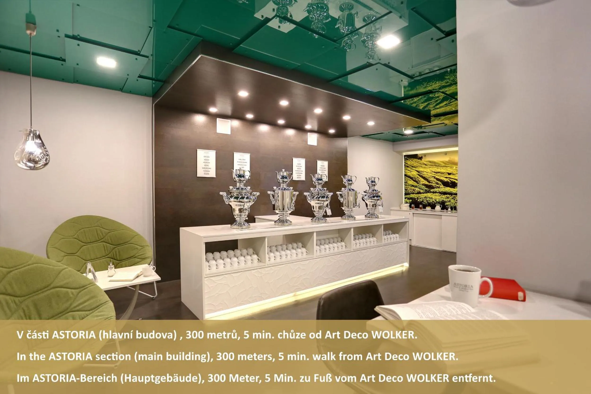 Drinks in Art Deco WOLKER by ASTORIA Hotel & Medical Spa