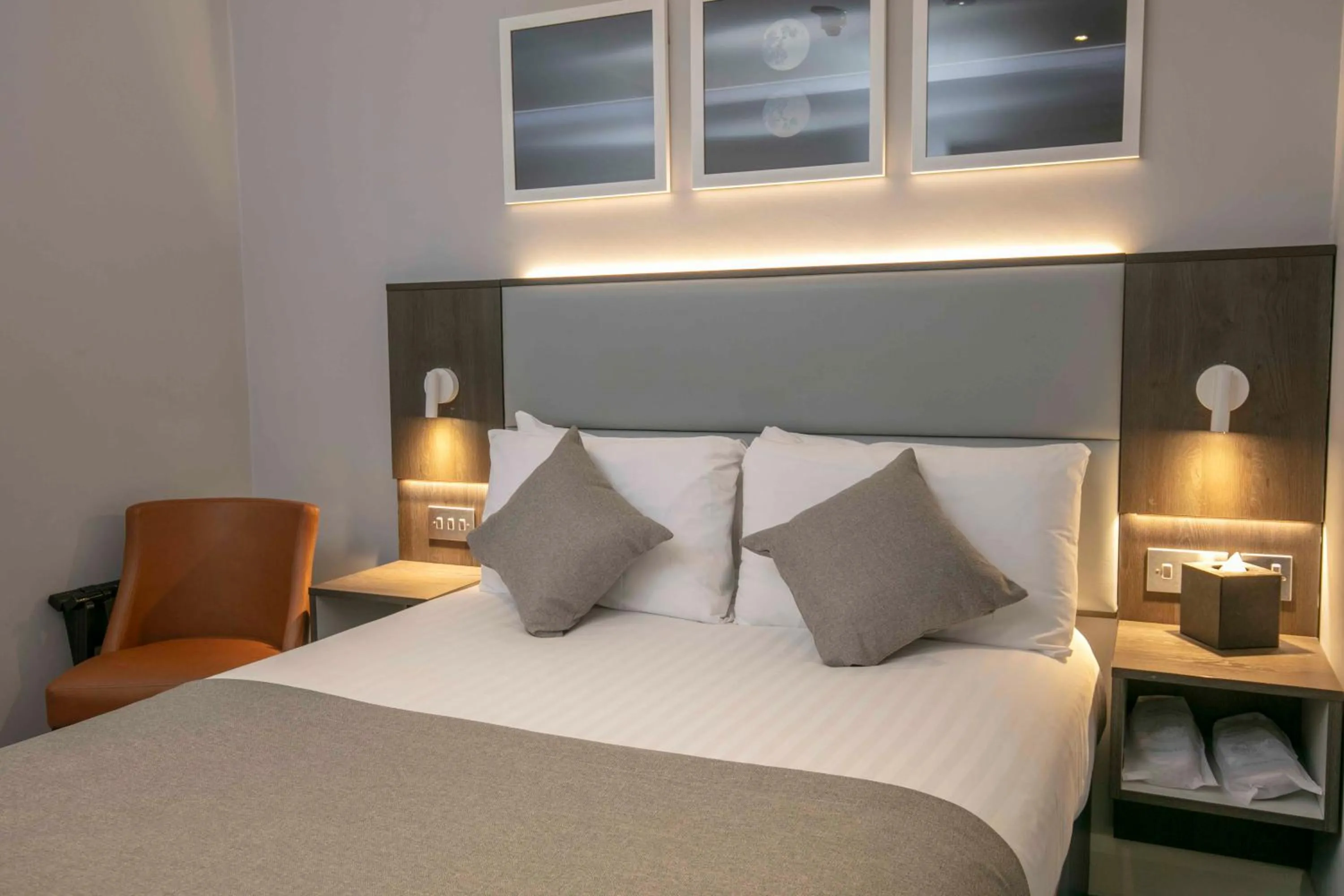 Bed in Best Western Plus Vauxhall Hotel