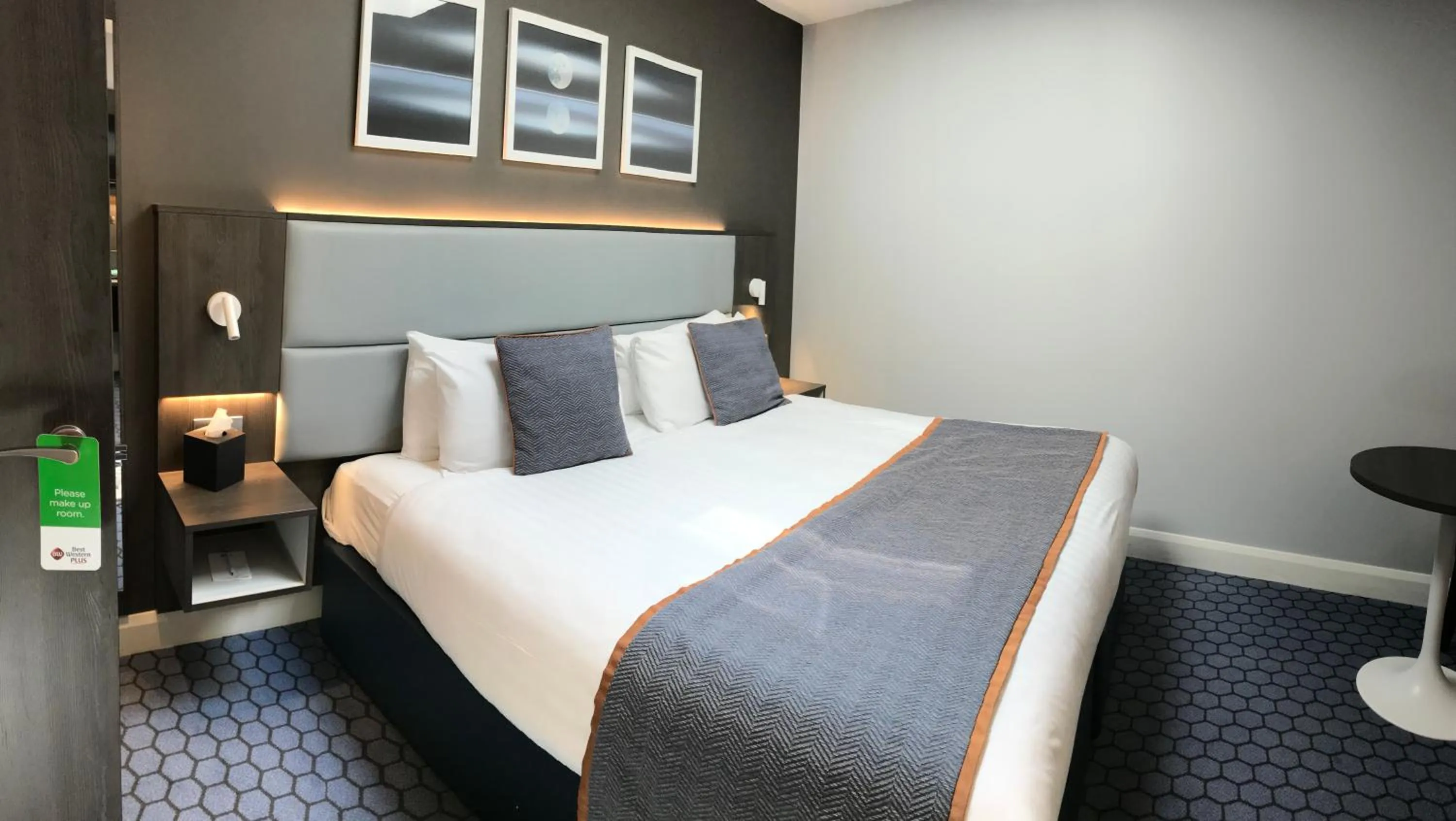 Bed in Best Western Plus Vauxhall Hotel