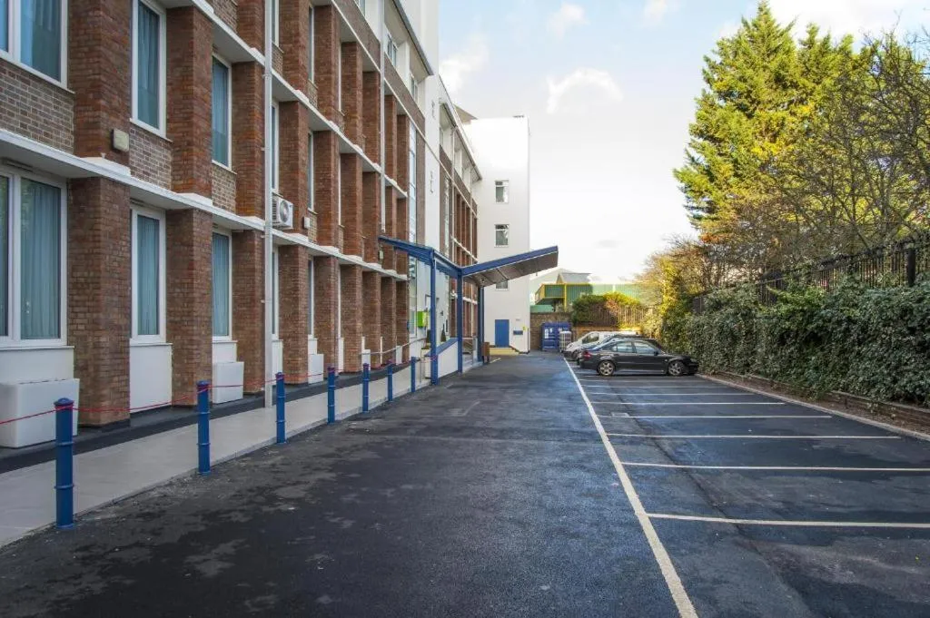Parking in Best Western Plus Vauxhall Hotel